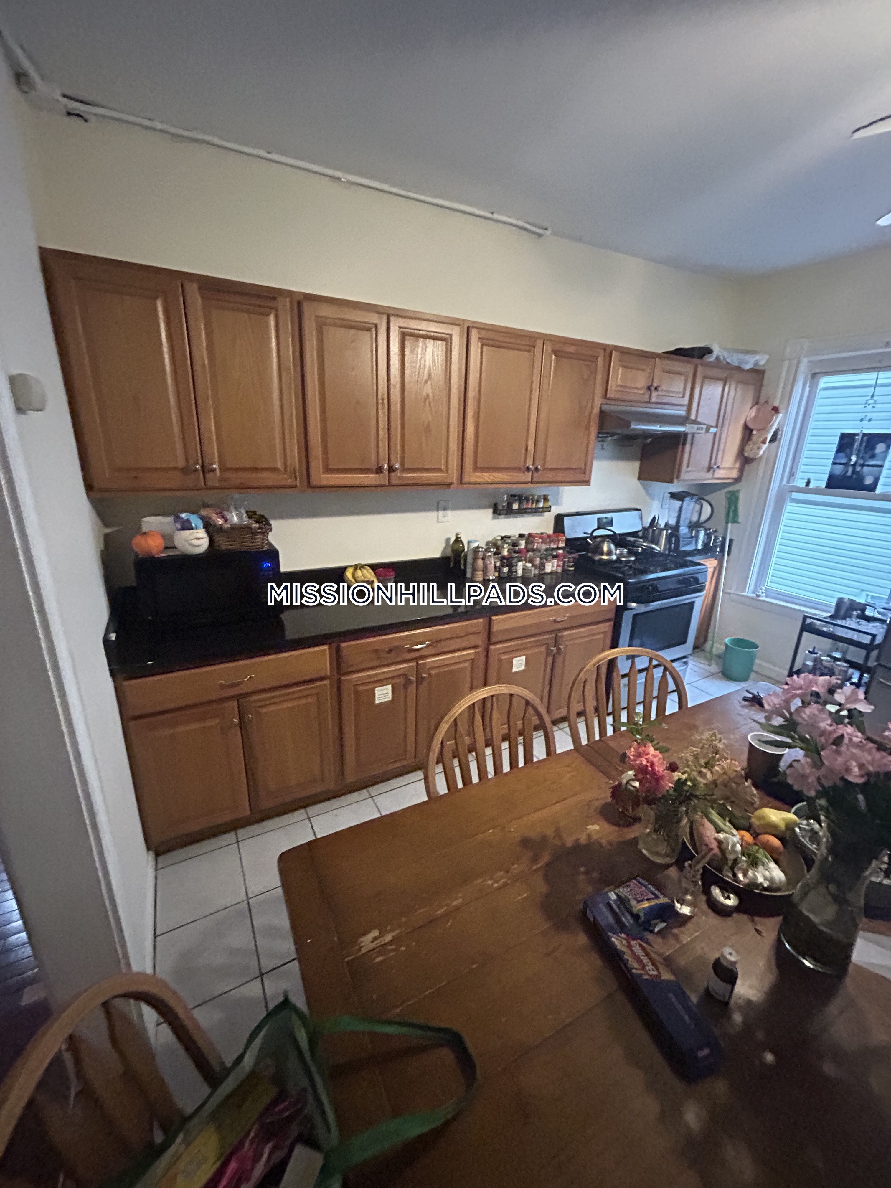 6 bed, 2.5 bath apartment for rent at 1 Sachem St Unit U3, Mission Hill — photo 7 of 45
