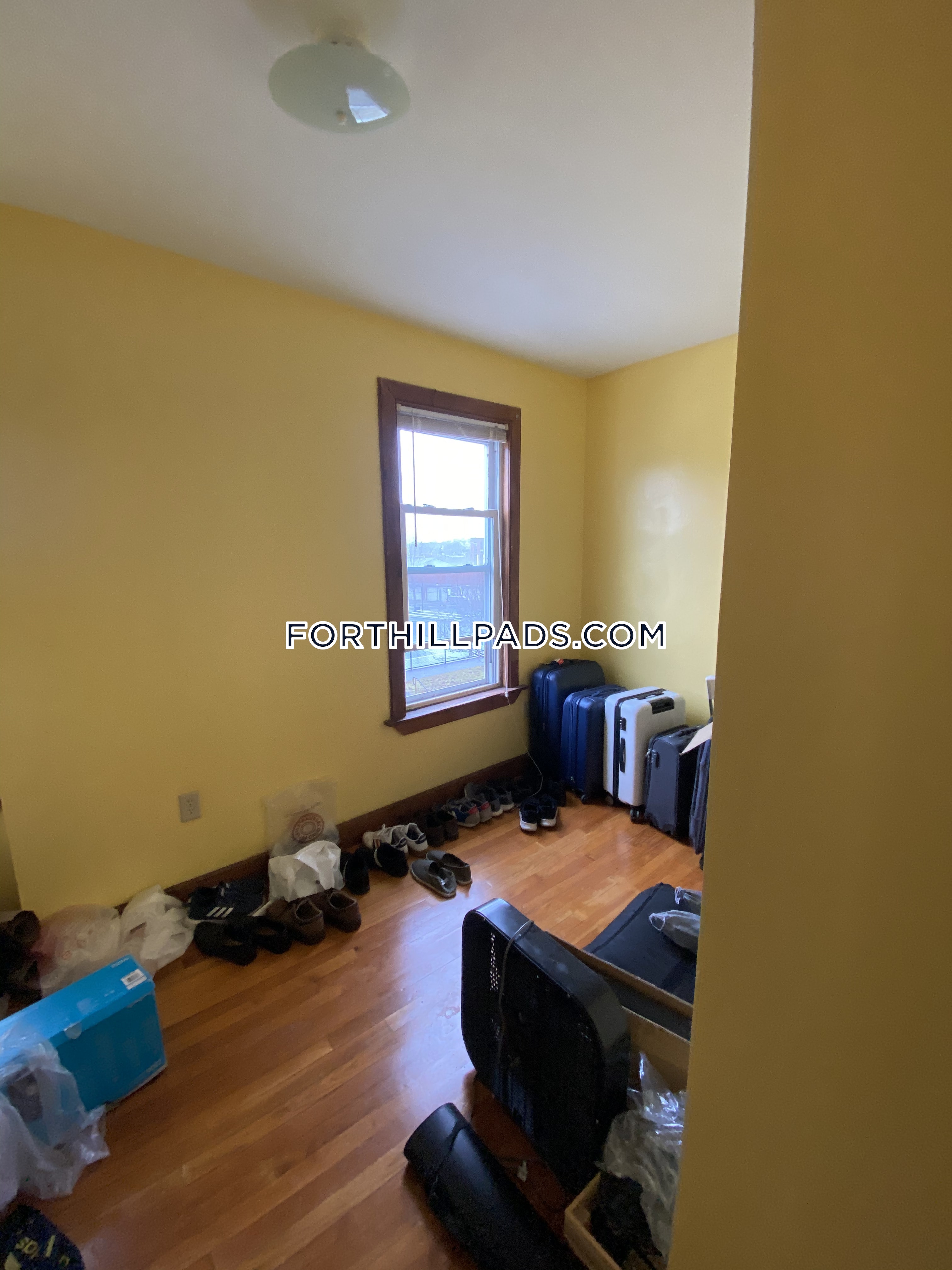 4 bed, 2 bath apartment for rent at 251 Highland St Unit 2, Roxbury — photo 2 of 28