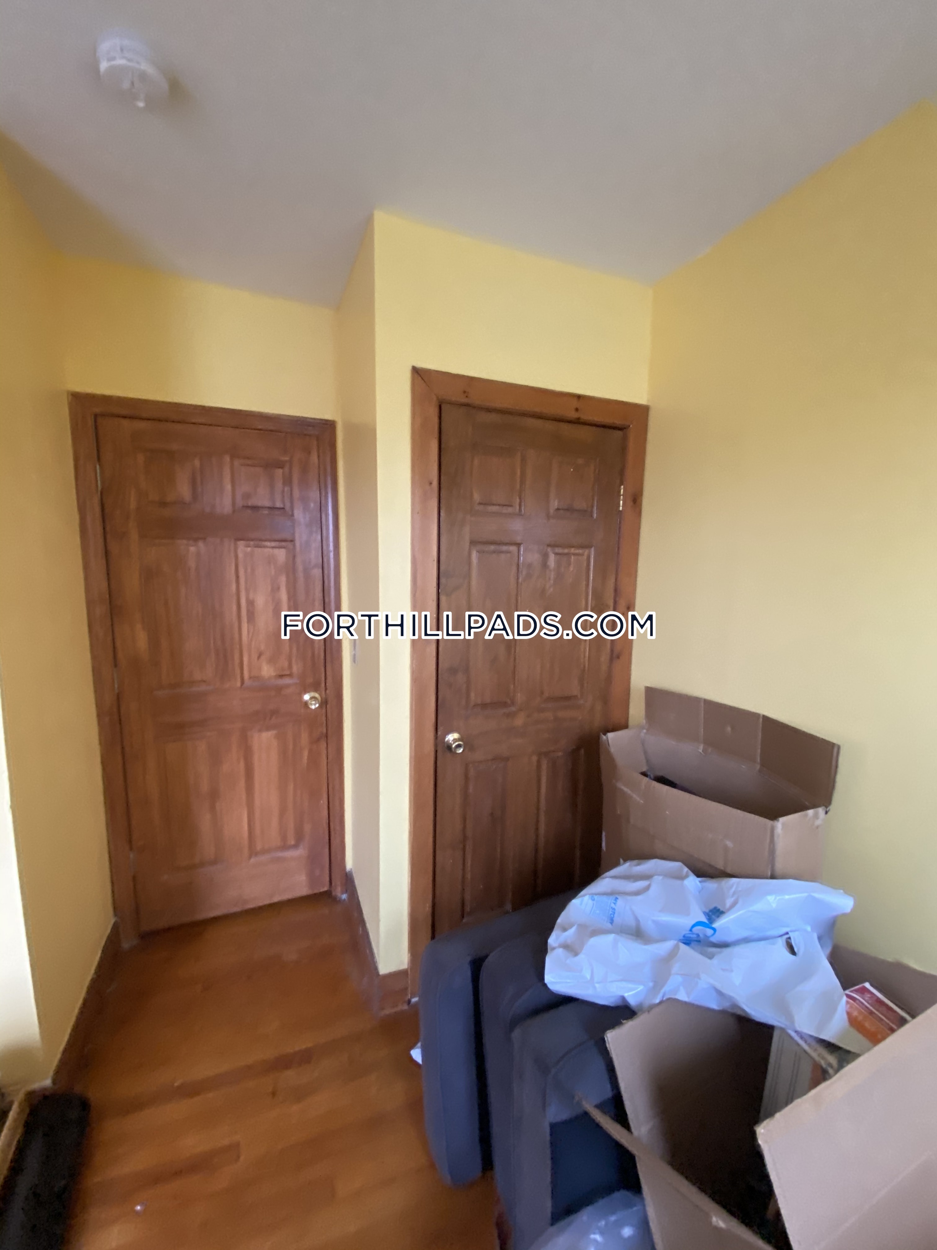4 bed, 2 bath apartment for rent at 251 Highland St Unit 2, Roxbury — photo 3 of 28