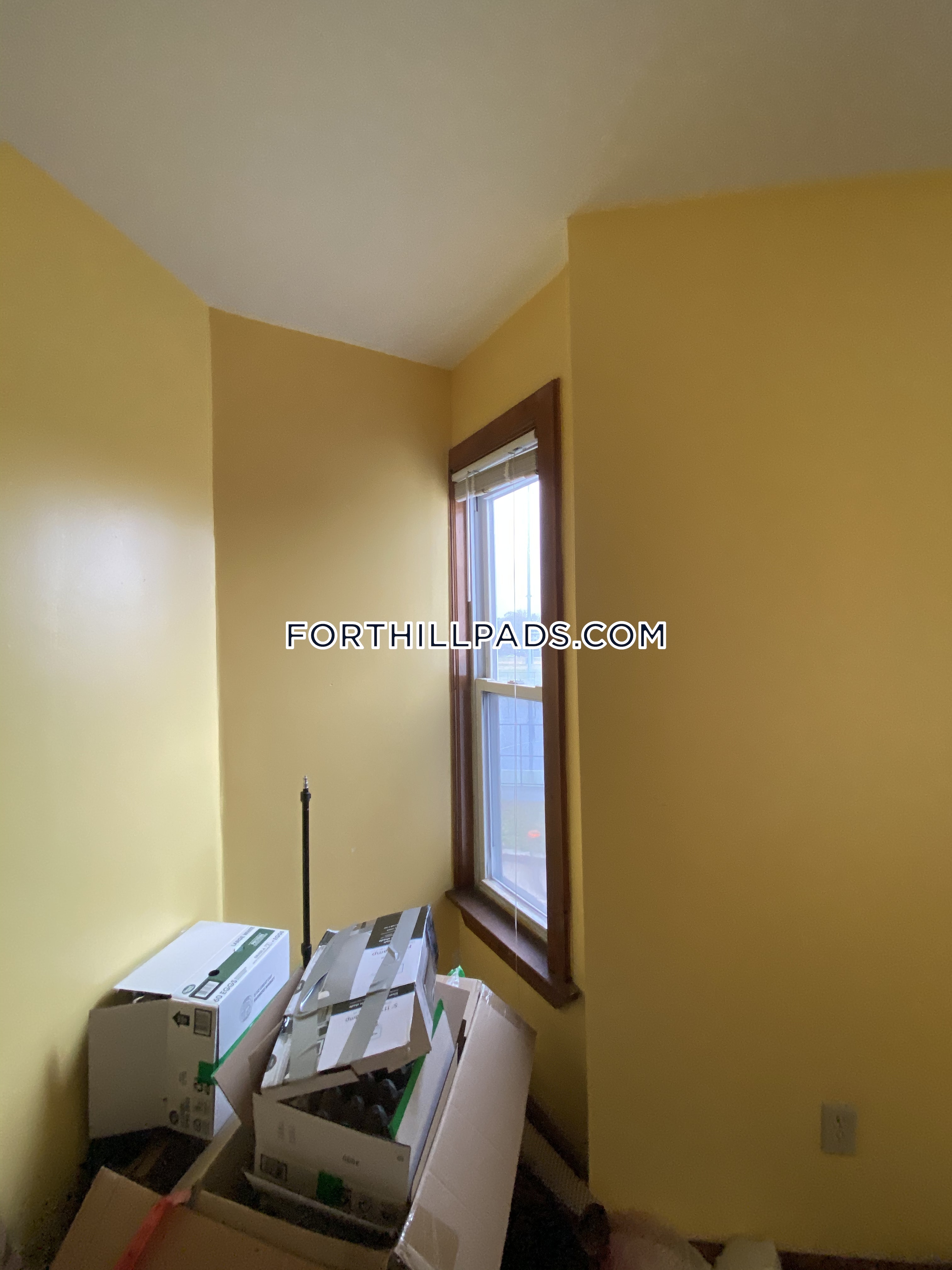 4 bed, 2 bath apartment for rent at 251 Highland St Unit 2, Roxbury — photo 4 of 28