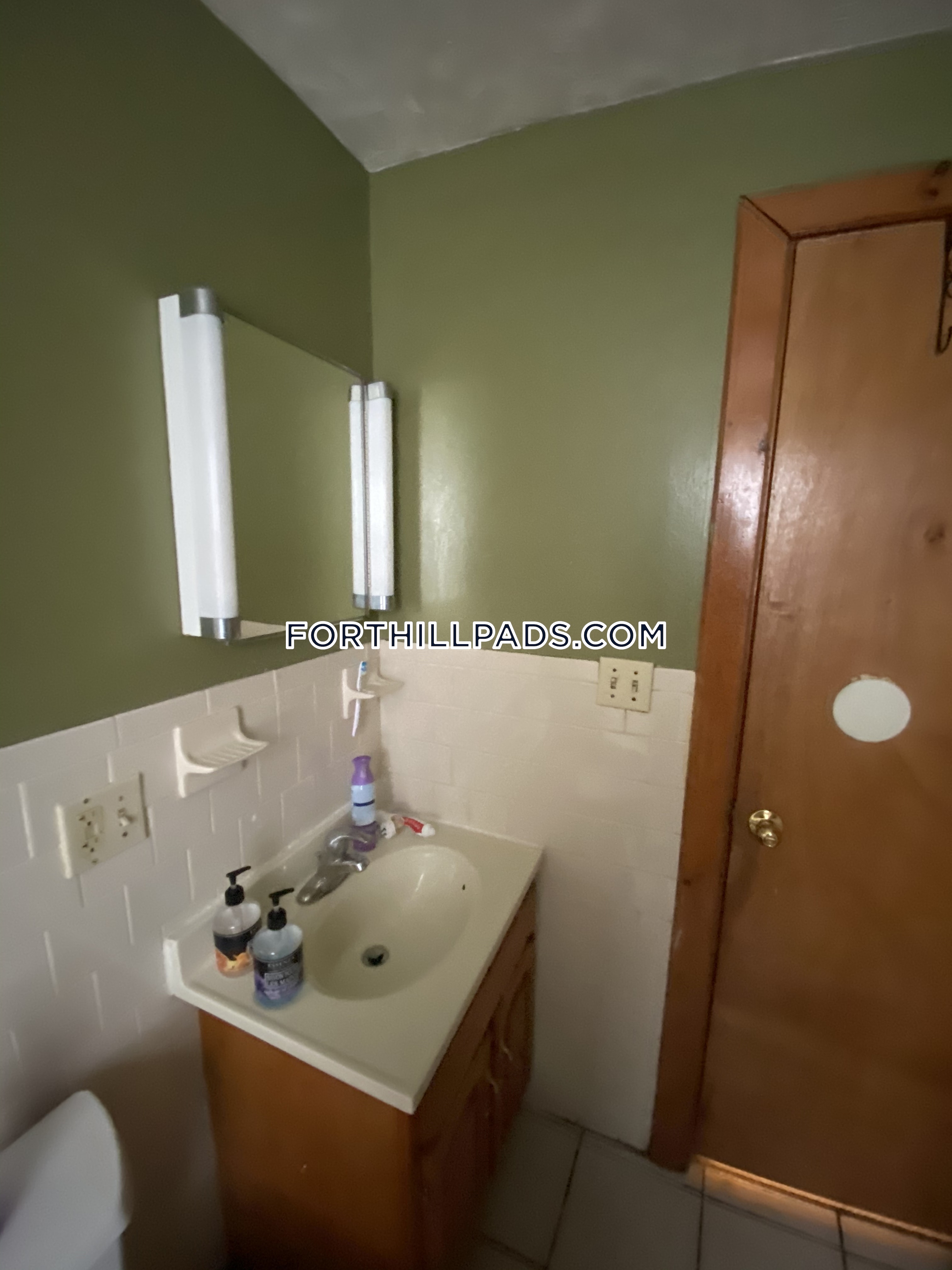 4 bed, 2 bath apartment for rent at 251 Highland St Unit 2, Roxbury — photo 15 of 28