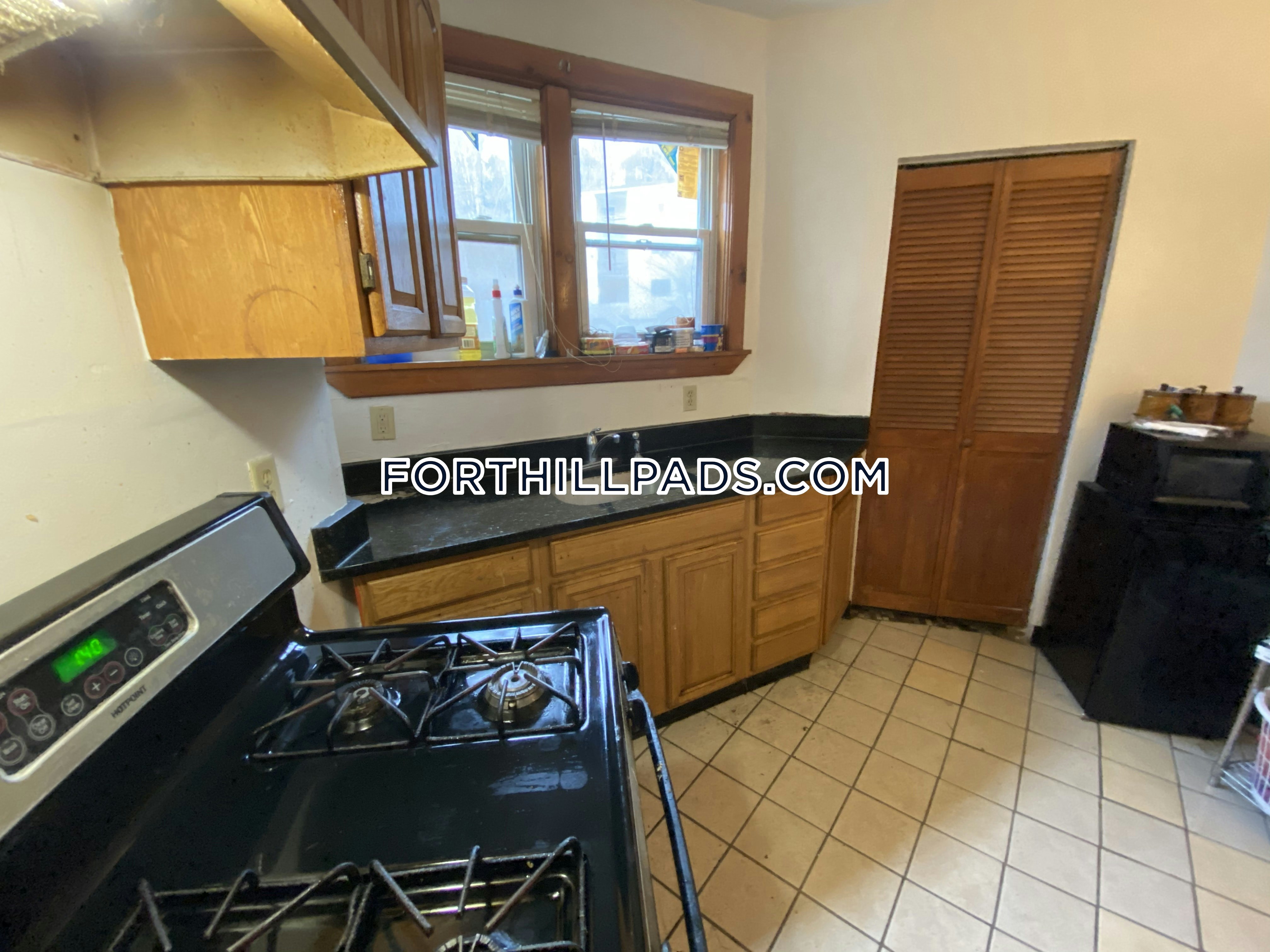 4 bed, 2 bath apartment for rent at 251 Highland St Unit 2, Roxbury — photo 24 of 28