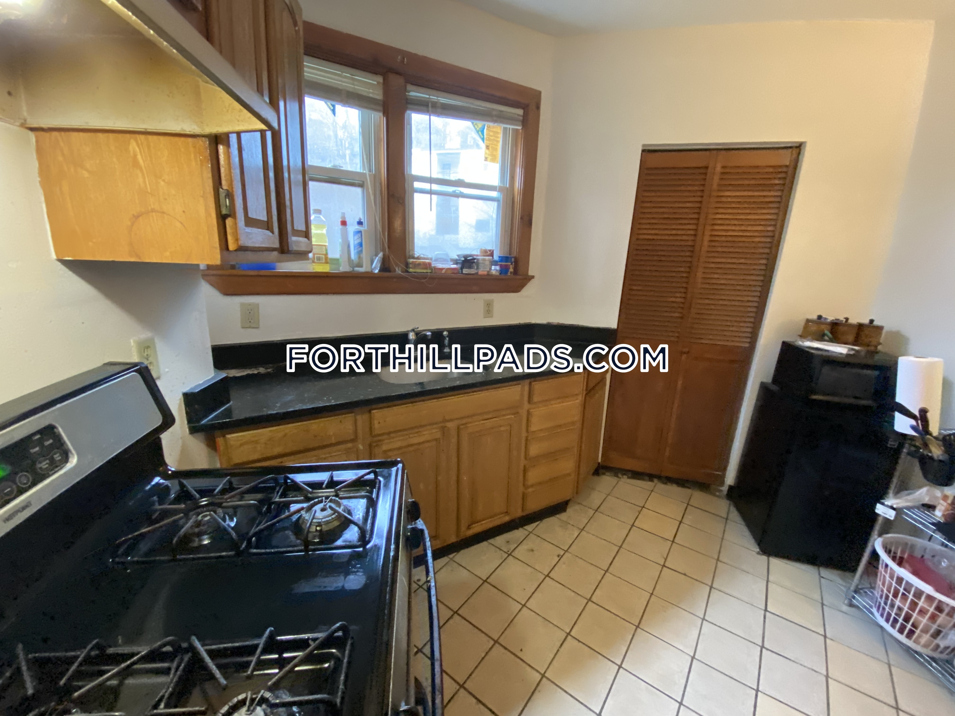 4 bed, 2 bath apartment for rent at 251 Highland St Unit 2, Roxbury — photo 25 of 28