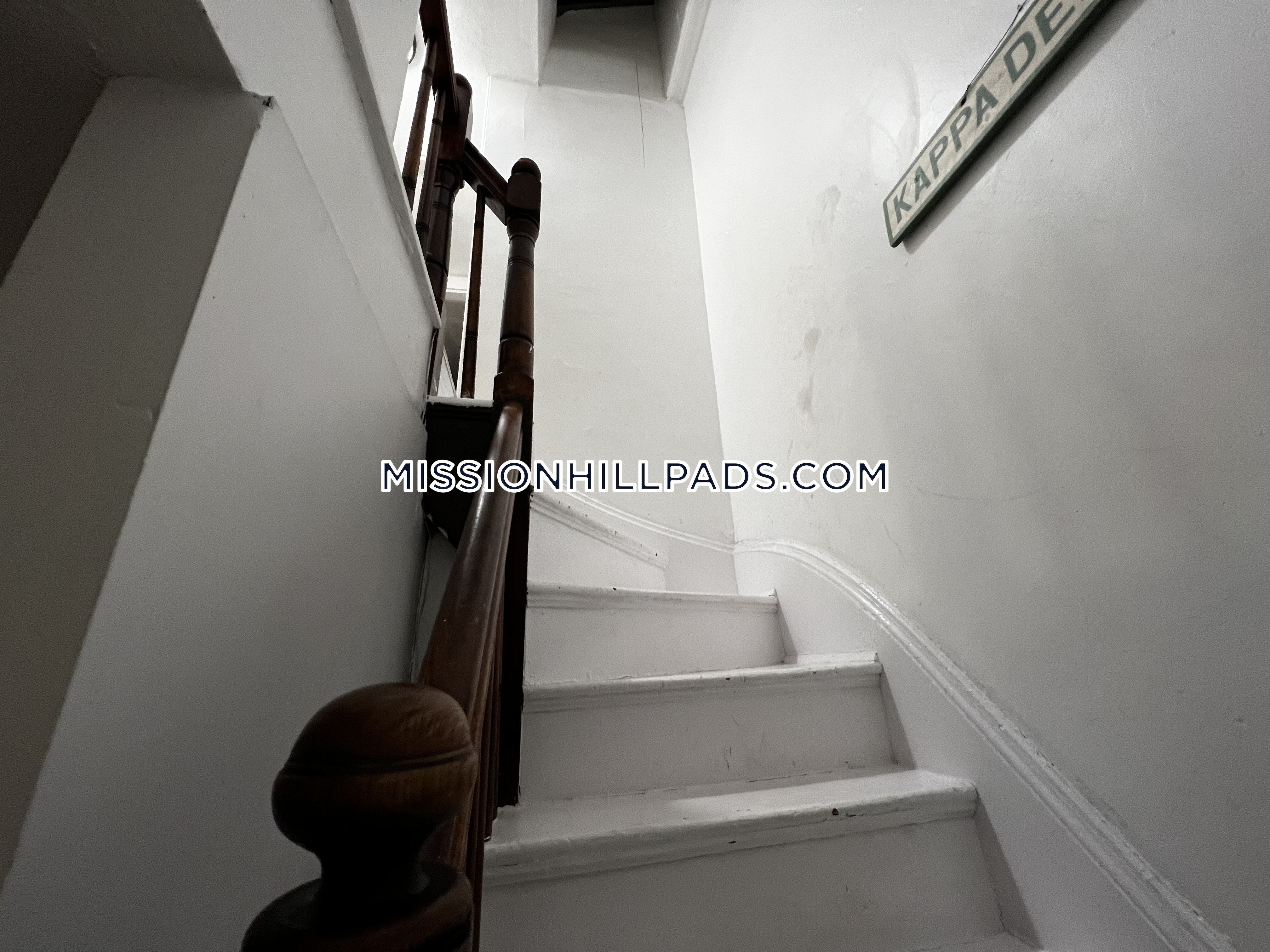 4 bed, 1 bath apartment for rent at 40 Hillside St Unit 2, Mission Hill — photo 10 of 25