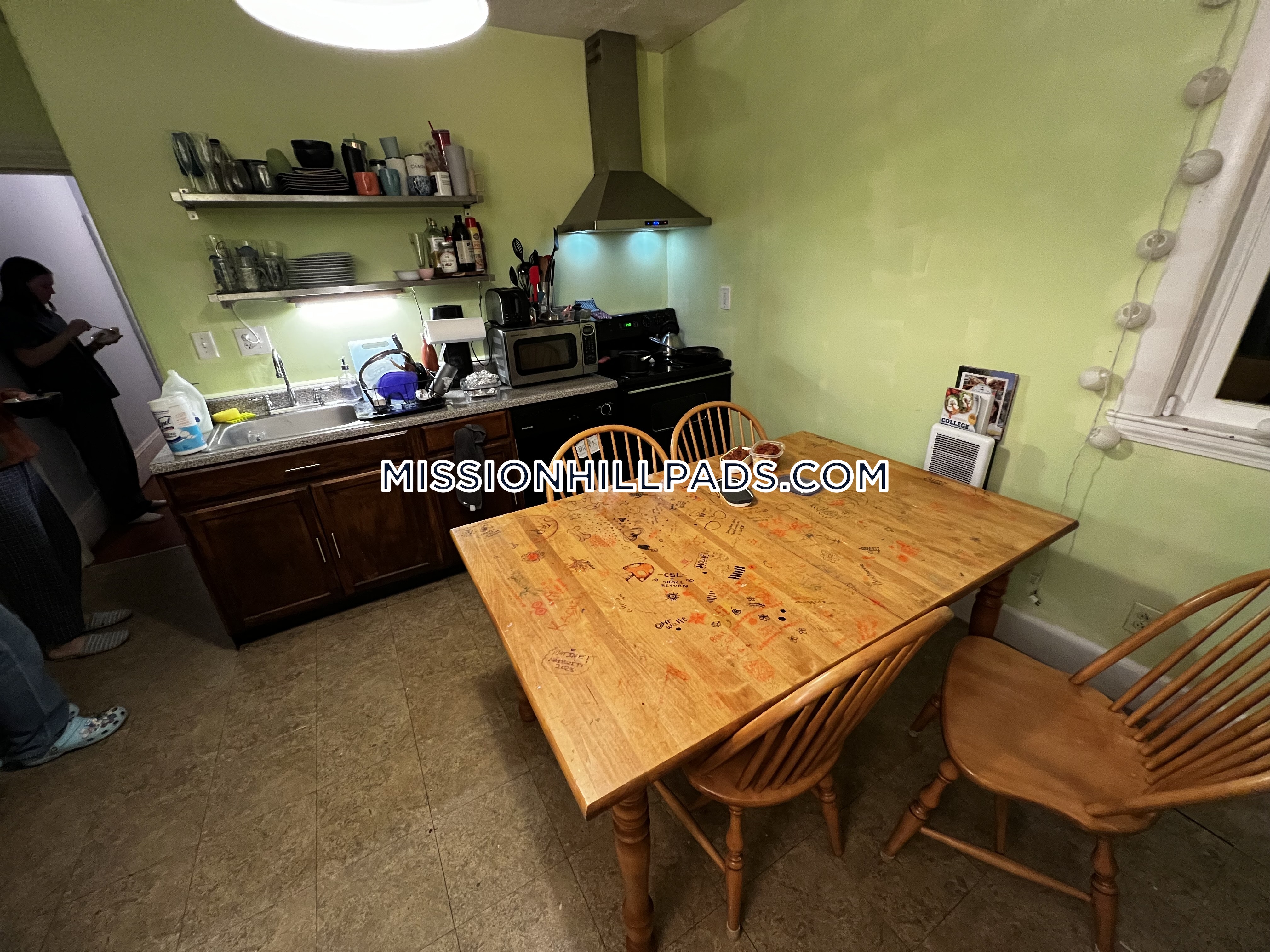 4 bed, 1 bath apartment for rent at 40 Hillside St Unit 2, Mission Hill — photo 14 of 25