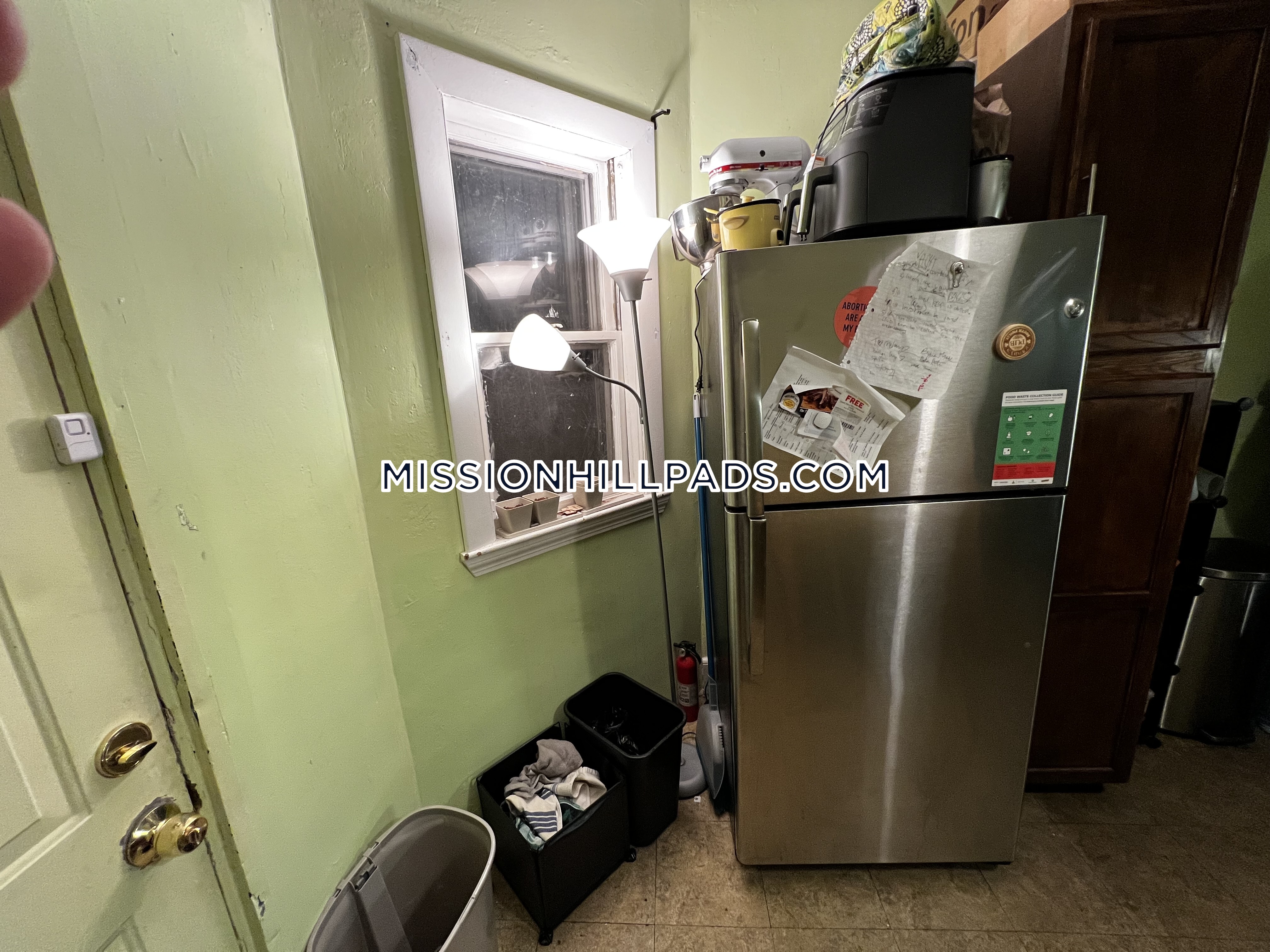 4 bed, 1 bath apartment for rent at 40 Hillside St Unit 2, Mission Hill — photo 15 of 25