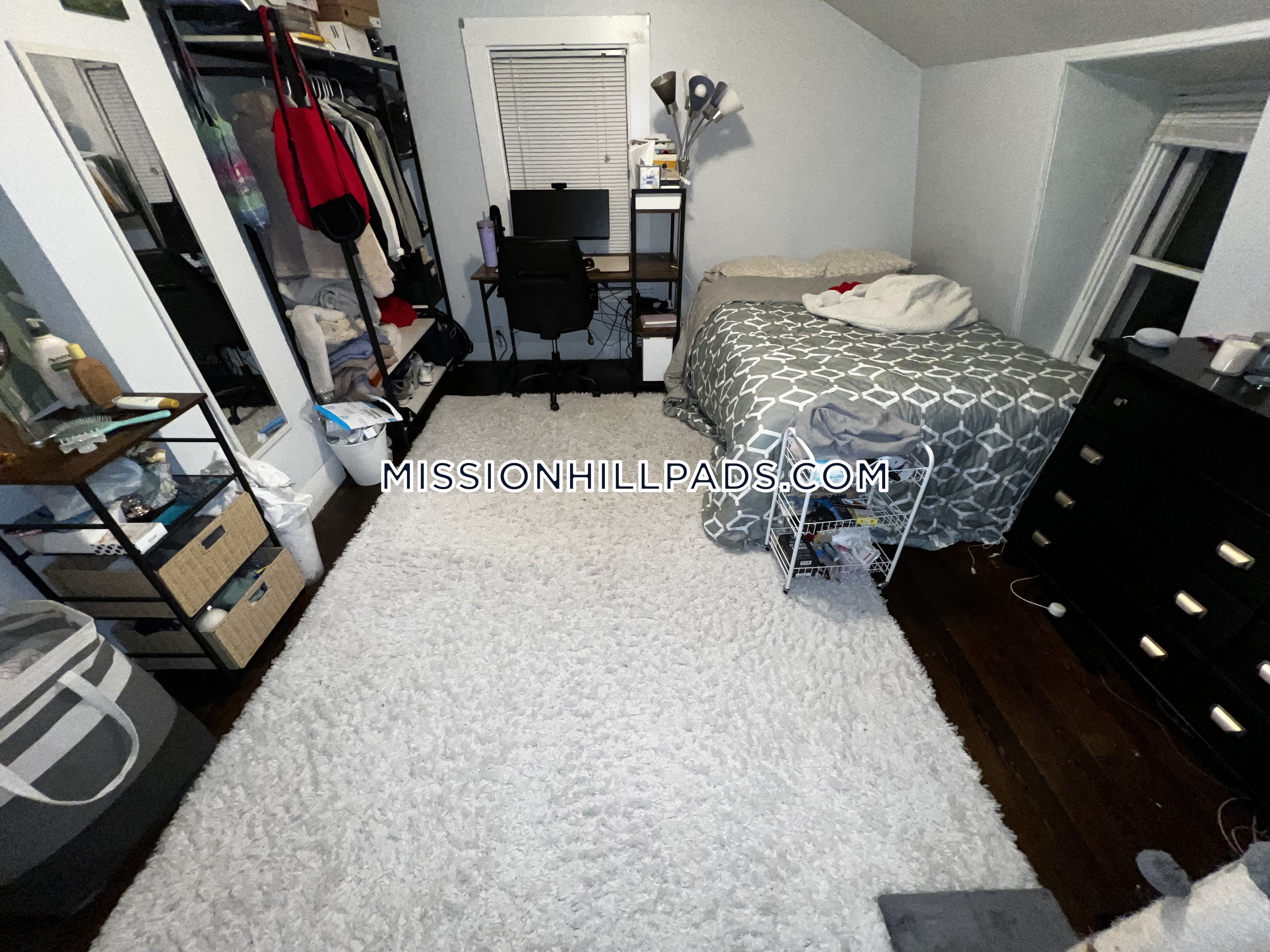 4 bed, 1 bath apartment for rent at 42 Hillside St Unit 2, Mission Hill — photo 8 of 16