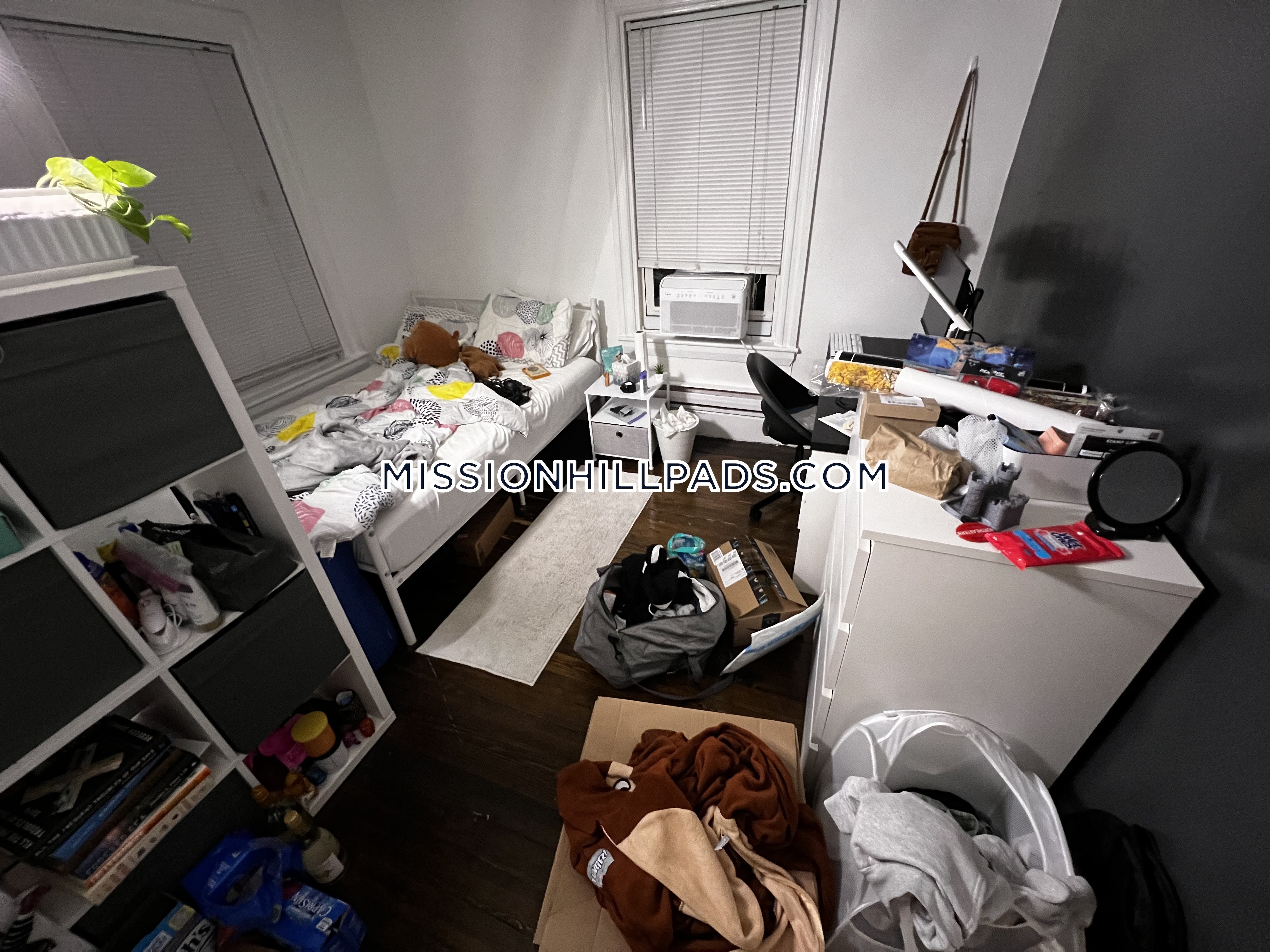 4 bed, 1 bath apartment for rent at 42 Hillside St Unit 2, Mission Hill — photo 7 of 16