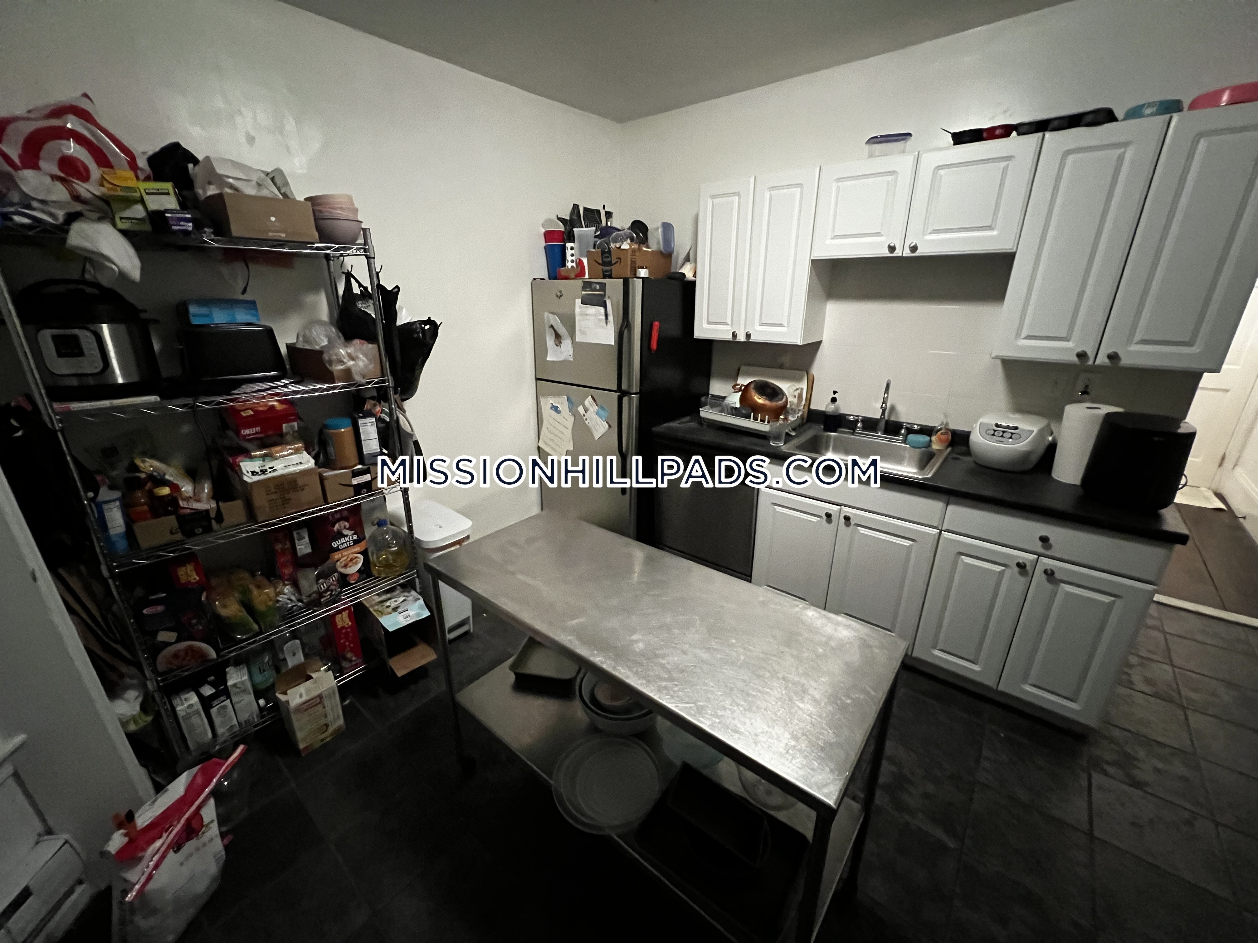 4 bed, 1 bath apartment for rent at 42 Hillside St Unit 2, Mission Hill — photo 6 of 16