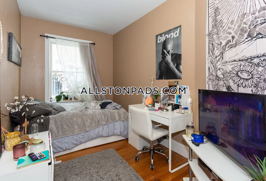 4 bed, 2 bath apartment for rent at 8 Saint Lukes Rd Unit 1, Allston — photo 4 of 9