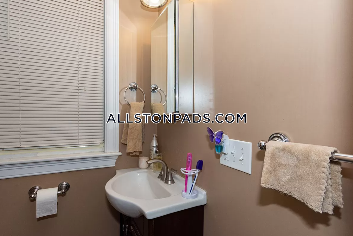 4 bed, 2 bath apartment for rent at 8 Saint Lukes Rd Unit 1, Allston — photo 7 of 9