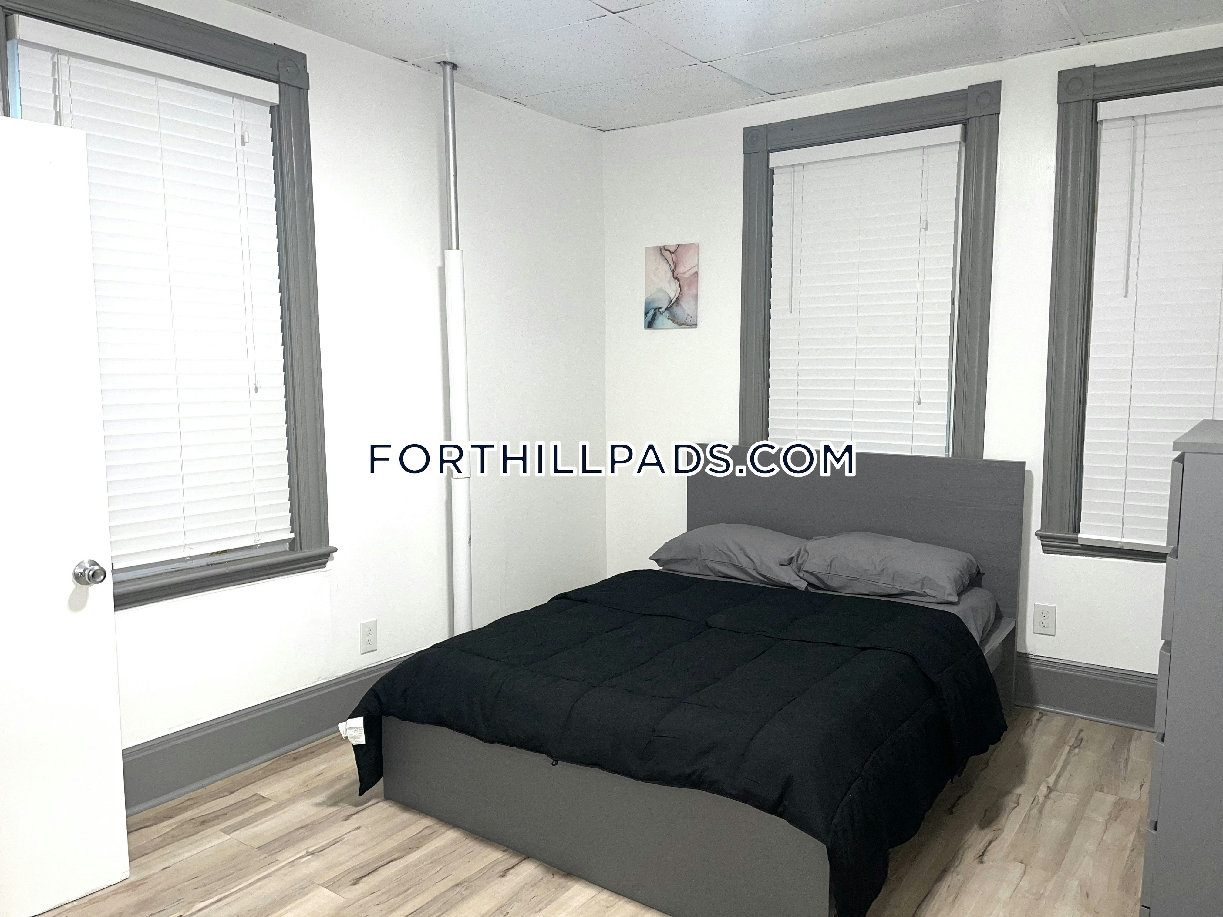 3 bed, 1 bath apartment for rent at 200 Highland St Unit 1, Mission Hill — photo 4 of 11