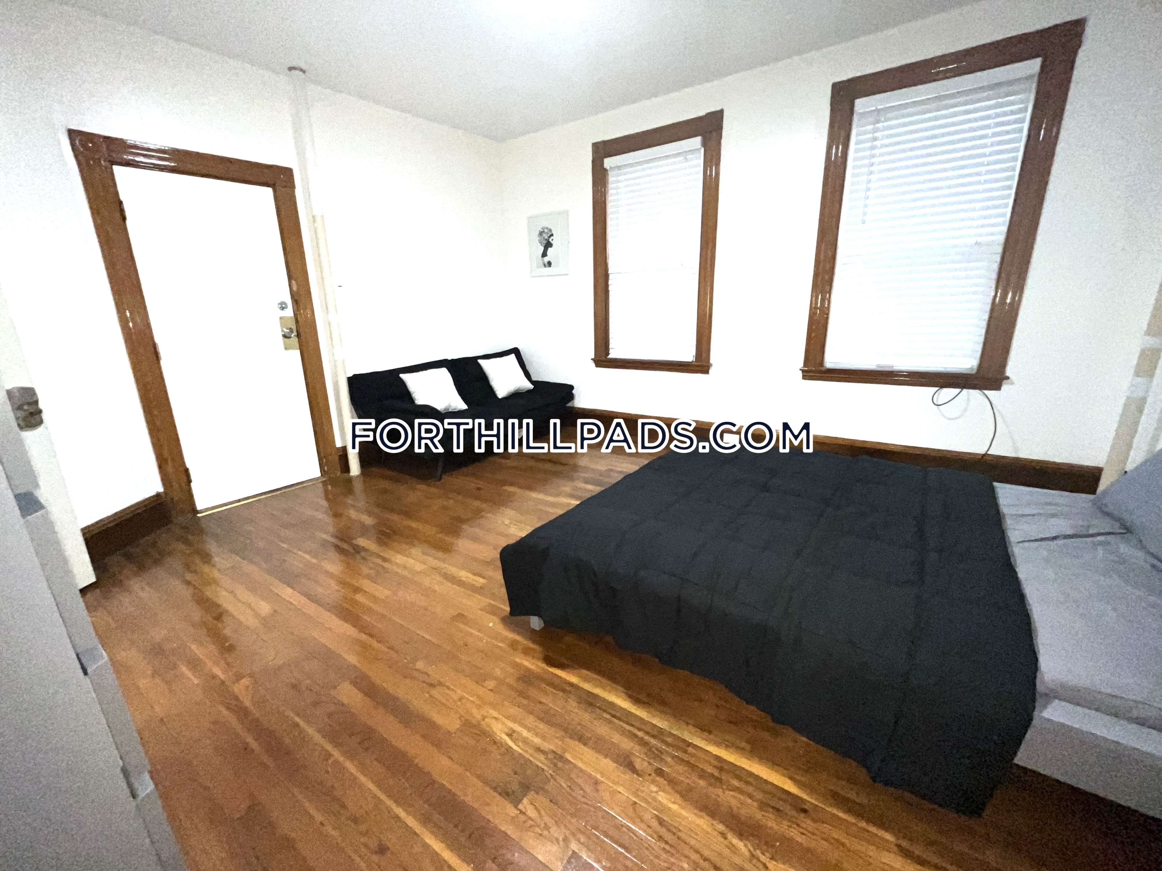 3 bed, 1 bath apartment for rent at 200 Highland St Unit 1, Mission Hill — photo 5 of 11
