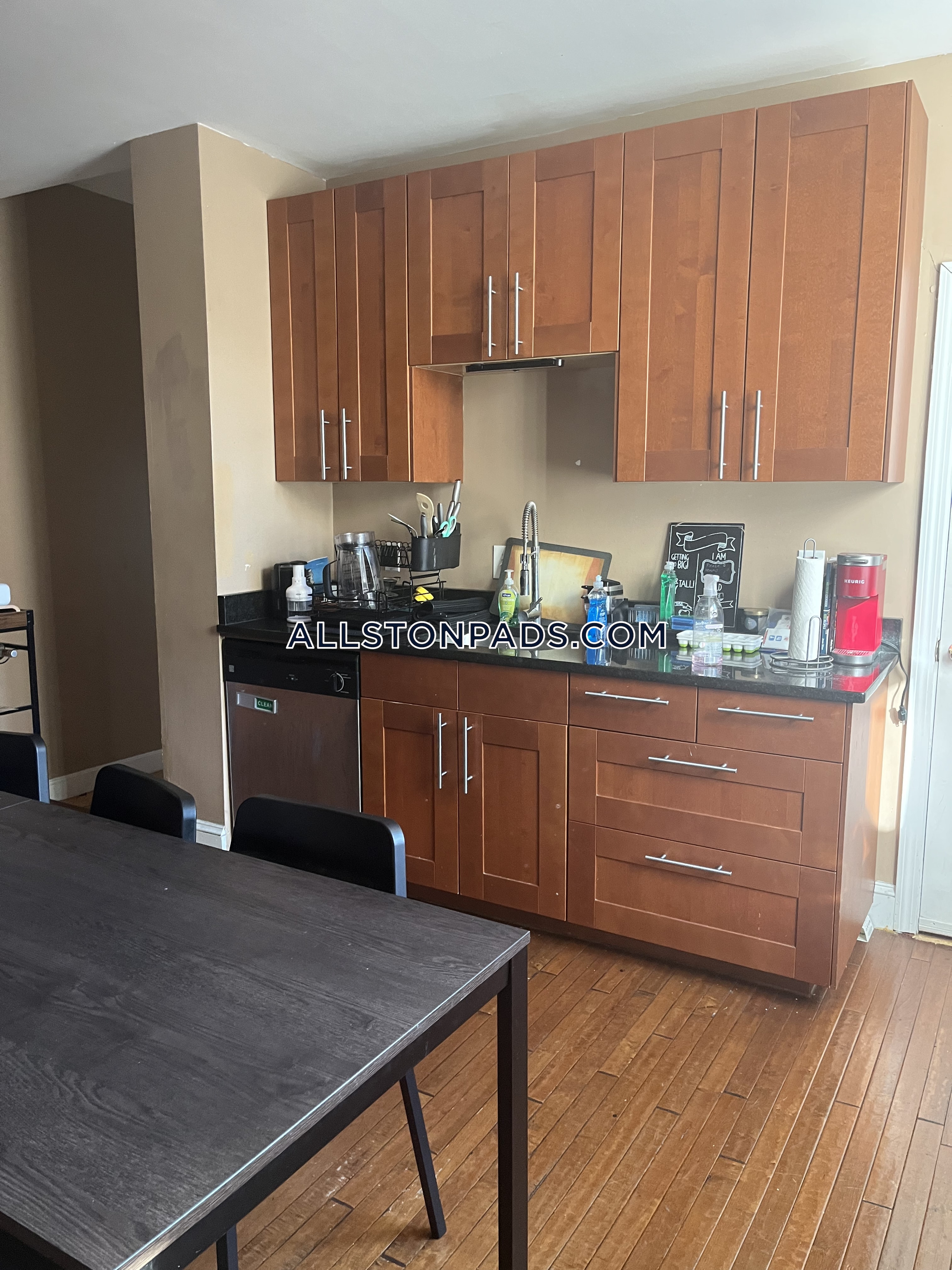 5 bed, 2 bath apartment for rent at 6 Glenville Ave Unit 5, Allston — photo 3 of 12