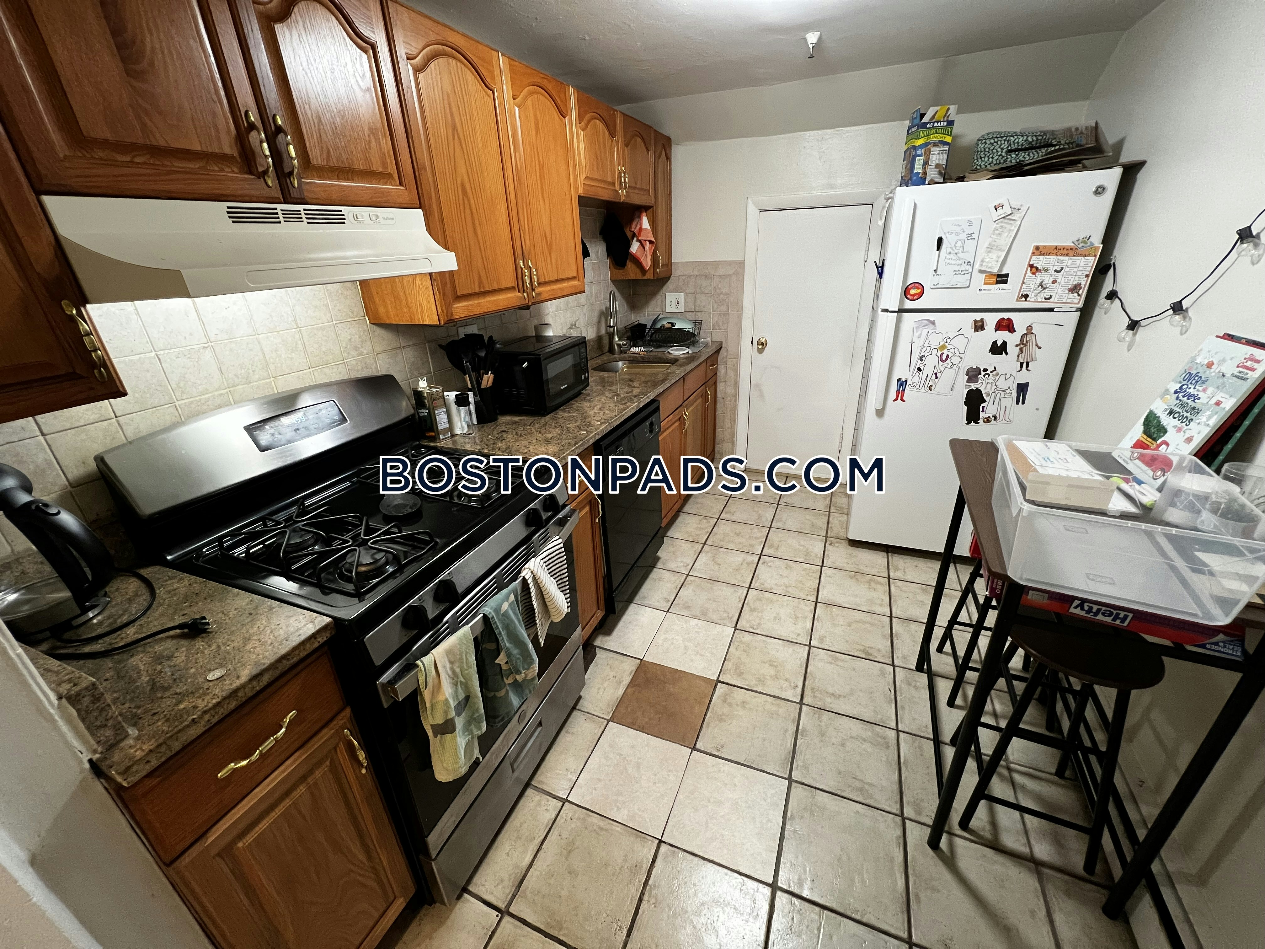 3 bed, 1 bath apartment for rent at 56 Queensberry Unit G3, Fenway — photo 4 of 10