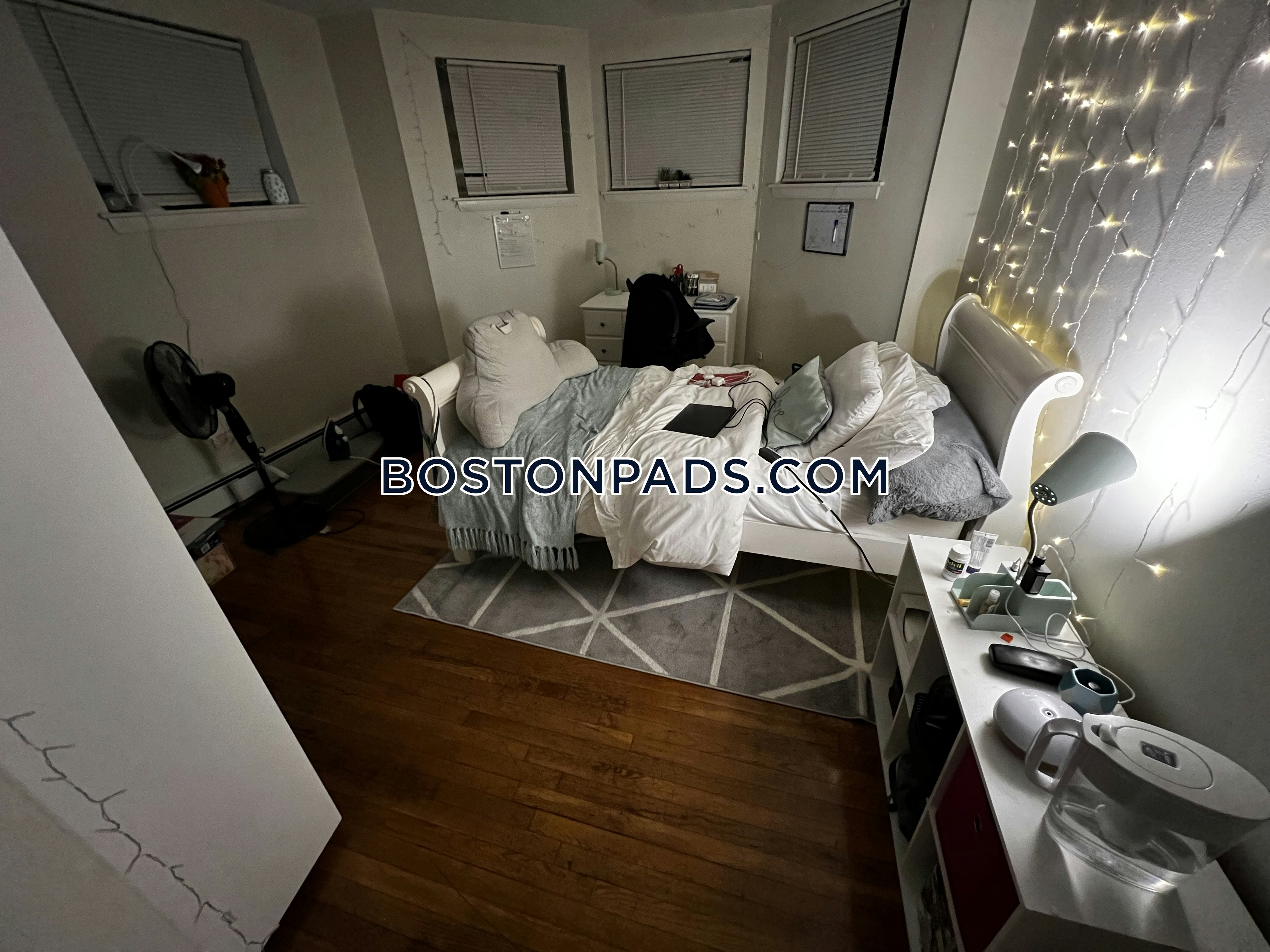 3 bed, 1 bath apartment for rent at 56 Queensberry Unit G3, Fenway — photo 2 of 10