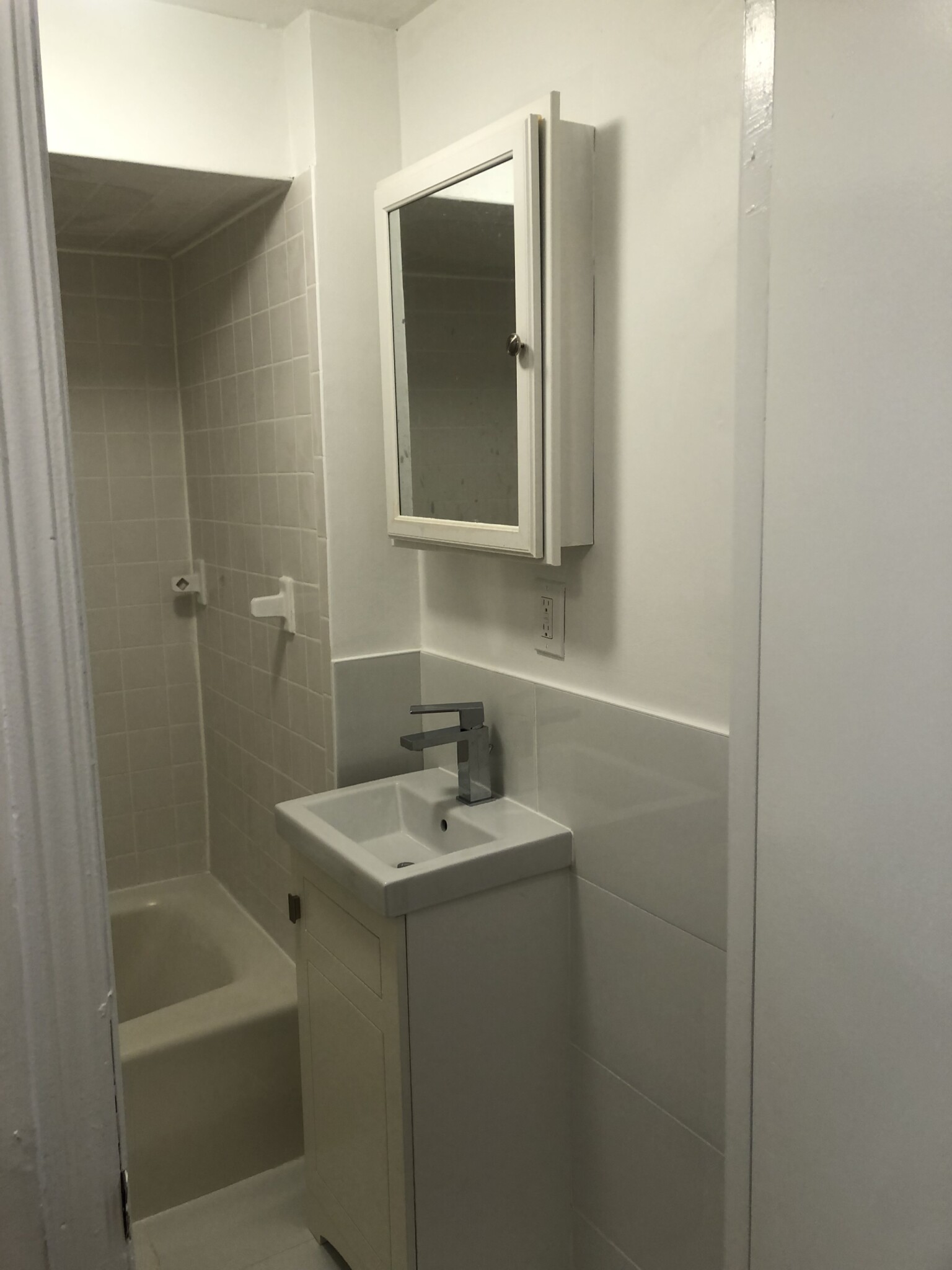 3 bed, 1.5 bath apartment for rent at 1706 Commonwealth Ave` Unit 23, Brighton — photo 3 of 3