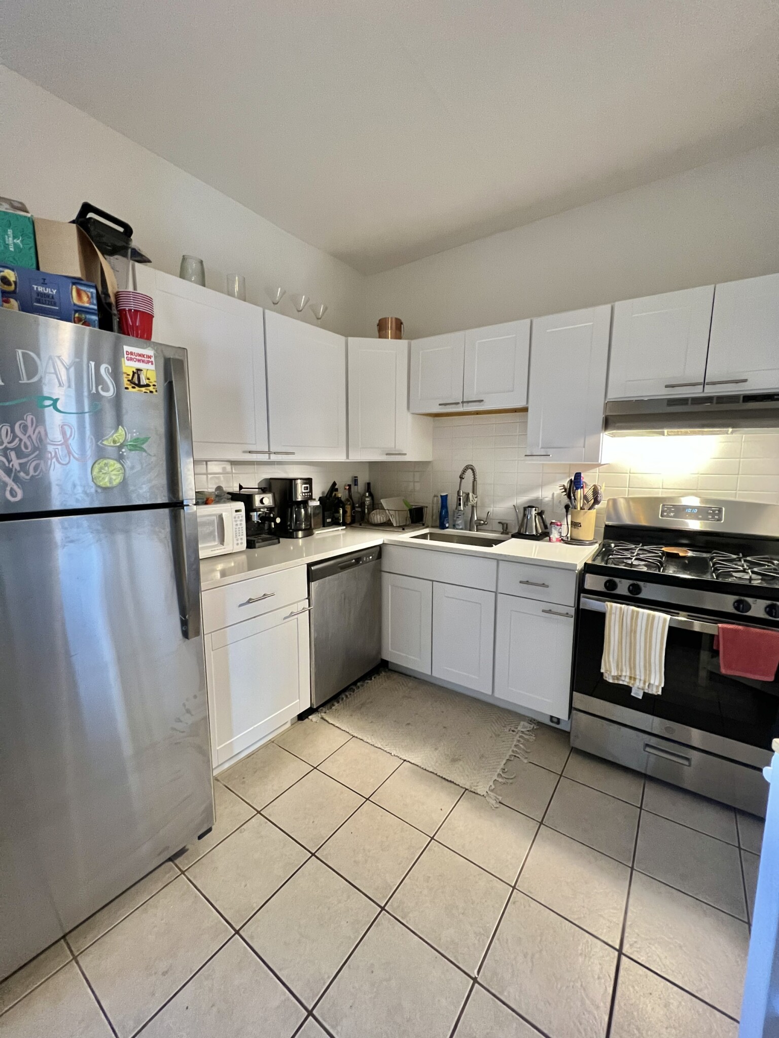 3 bed, 1.5 bath apartment for rent at 1706 Commonwealth Ave` Unit 23, Brighton — photo 2 of 3