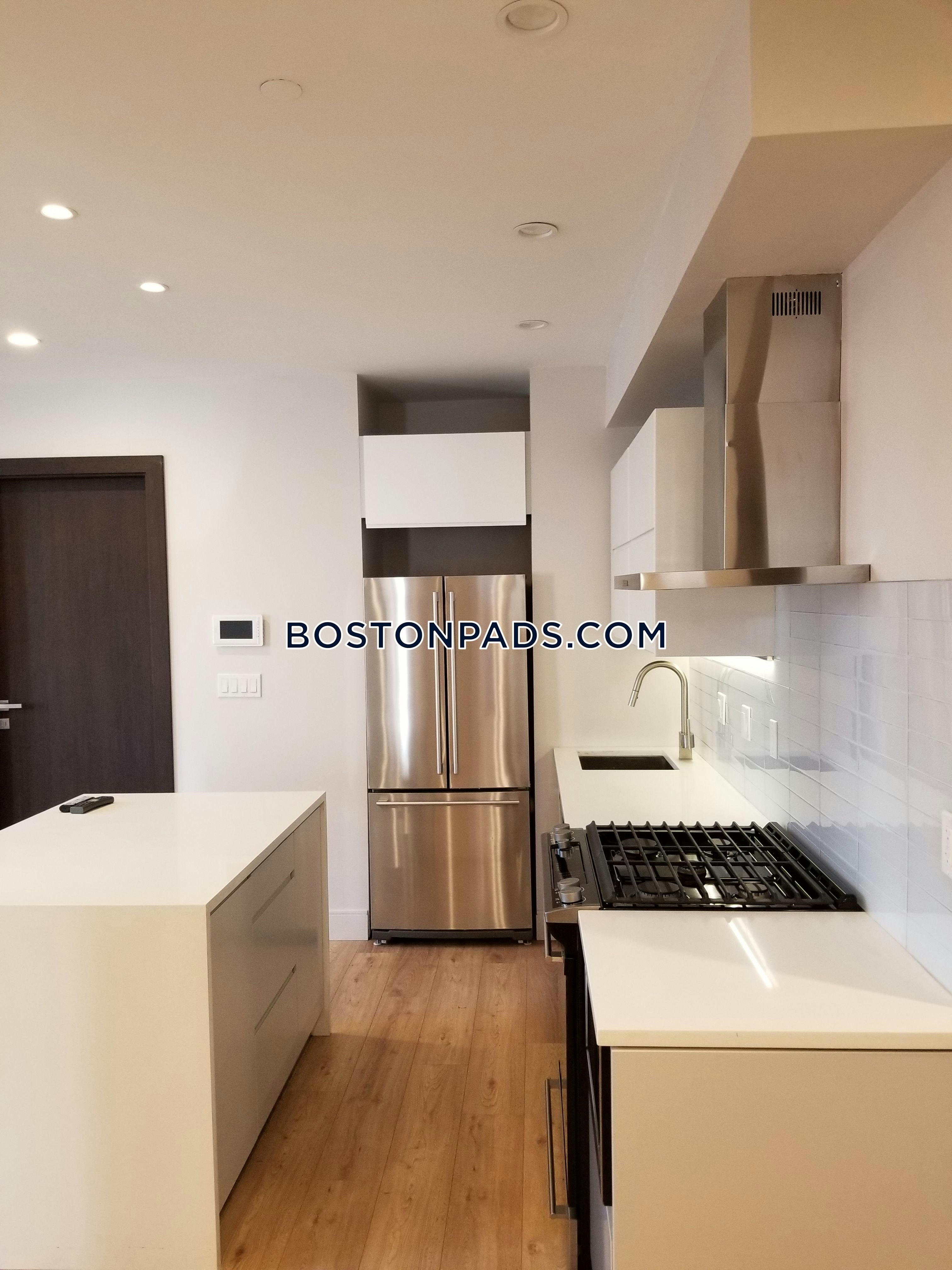 4 bed, 3 bath apartment for rent at 769 Dorchester Unit 2, Dorchester — photo 8 of 9