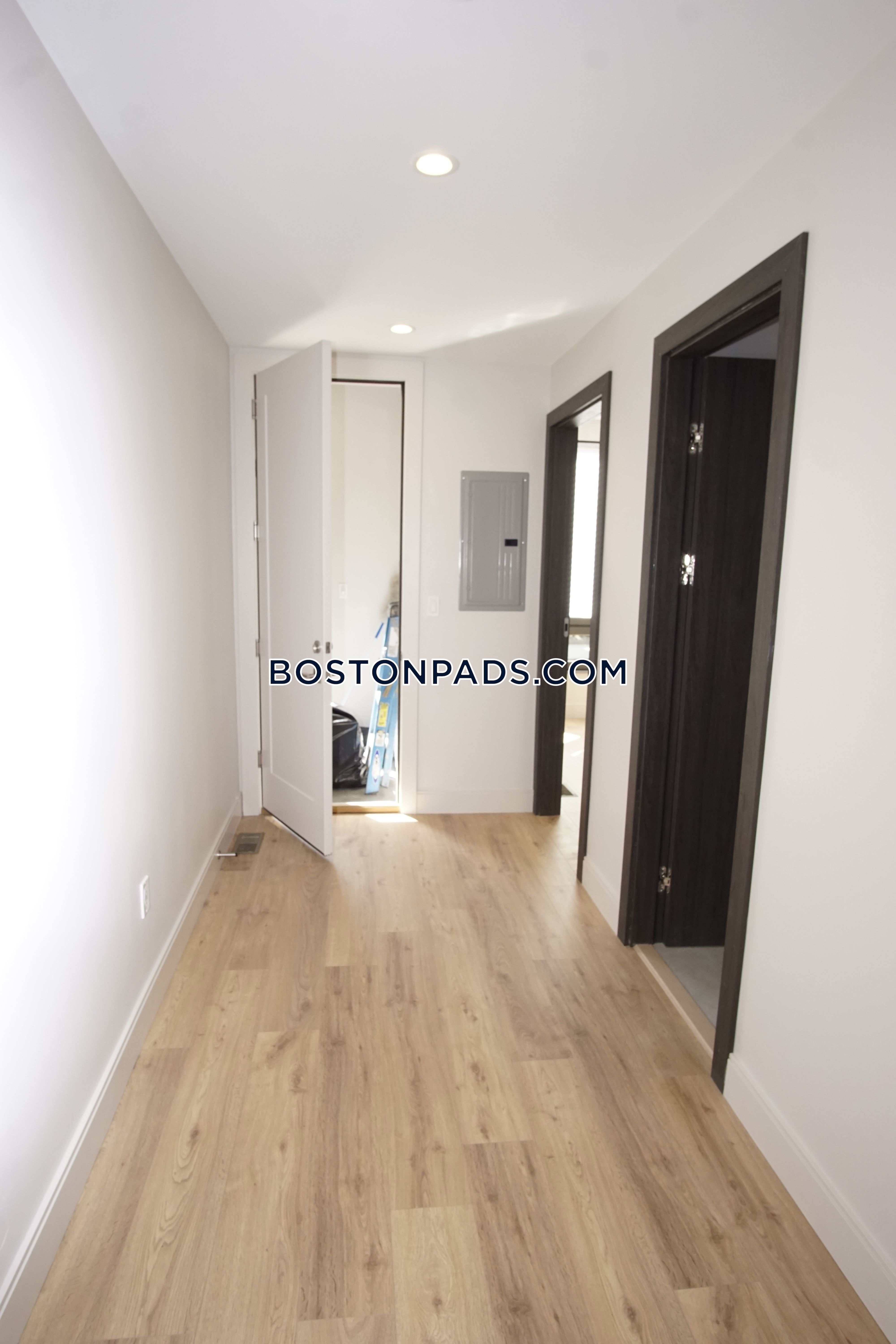 5 bed, 3 bath apartment for rent at 31 Buttonwood Unit 1, Dorchester — photo 12 of 34