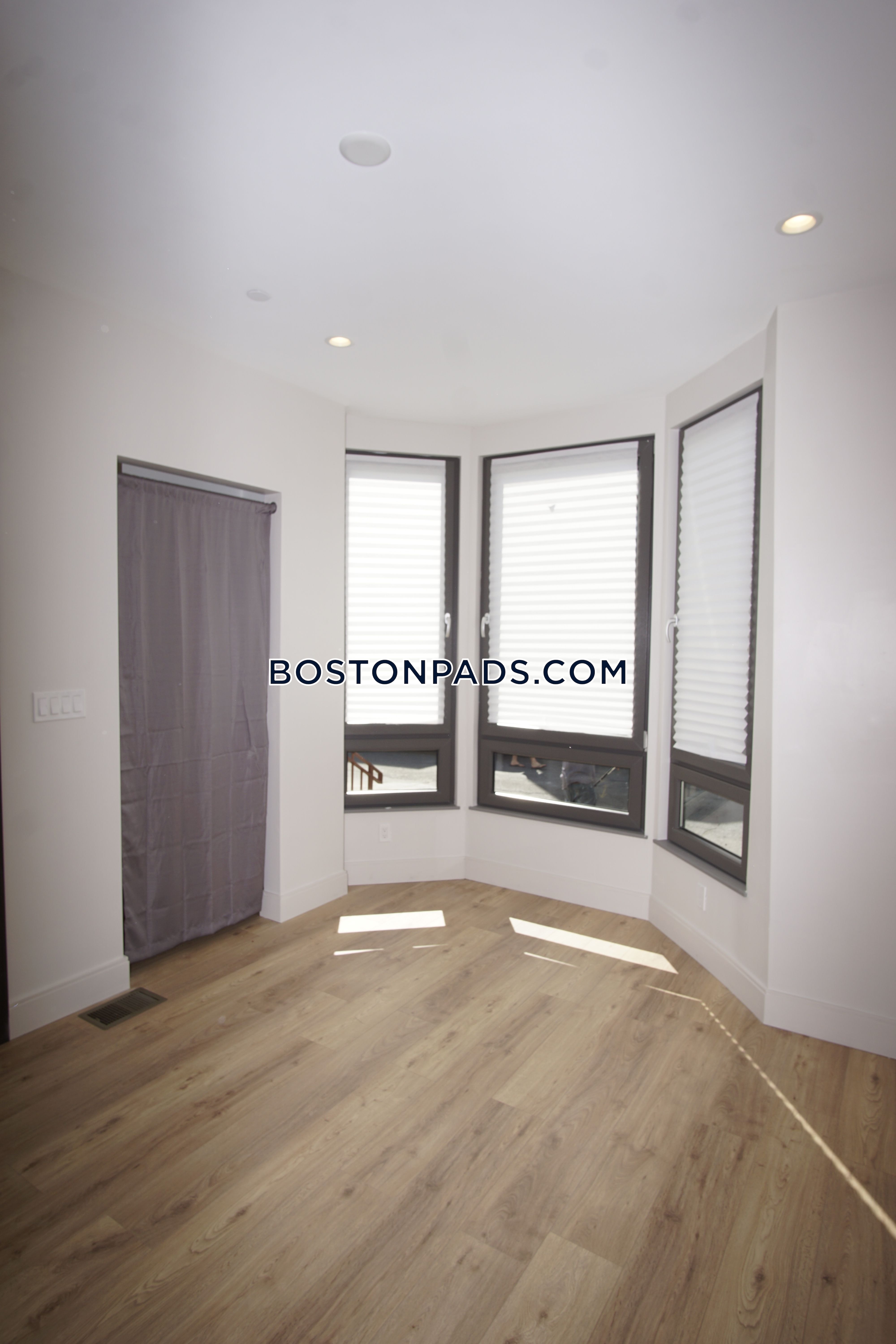 5 bed, 3 bath apartment for rent at 31 Buttonwood Unit 1, Dorchester — photo 16 of 34
