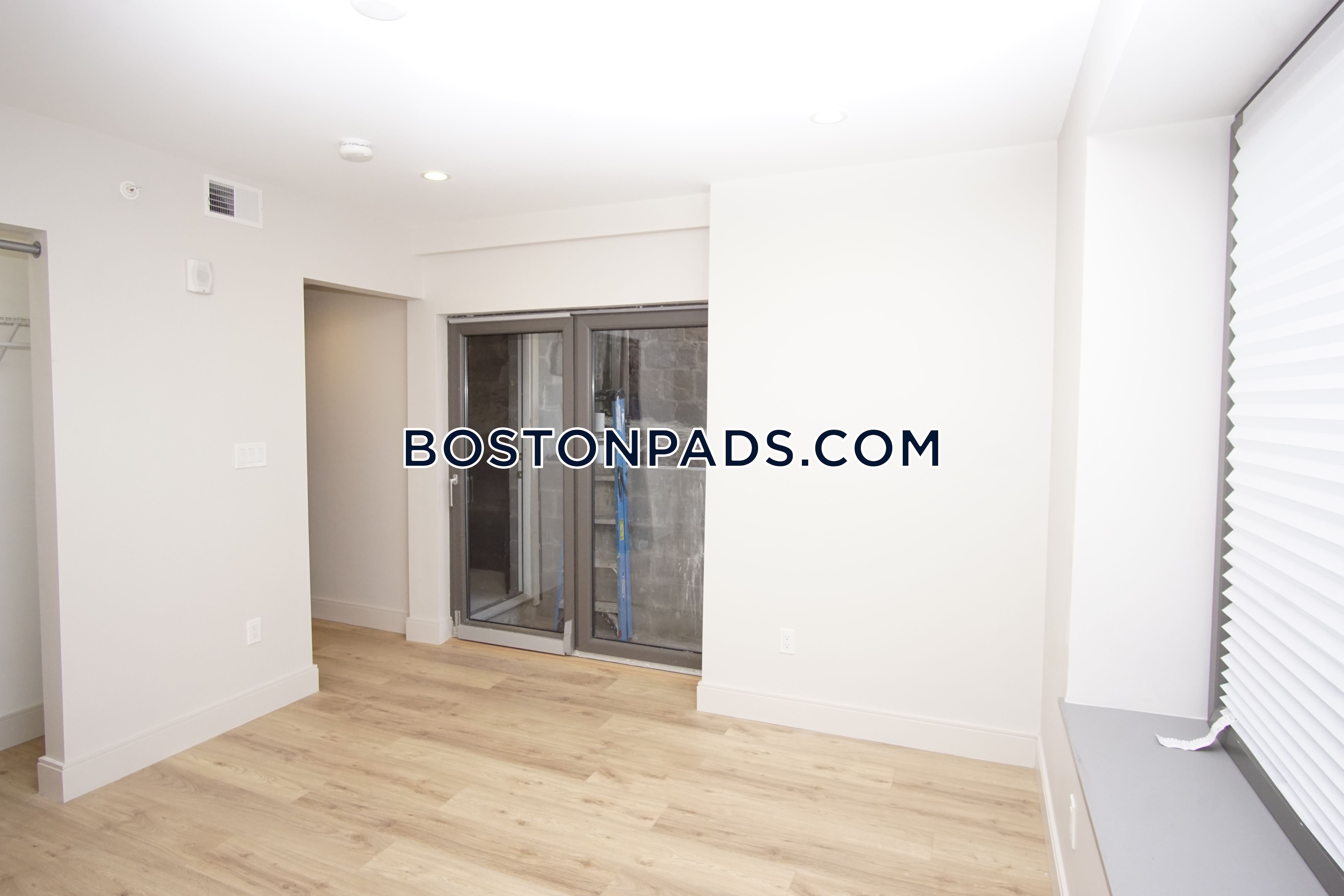 5 bed, 3 bath apartment for rent at 31 Buttonwood Unit 1, Dorchester — photo 25 of 34