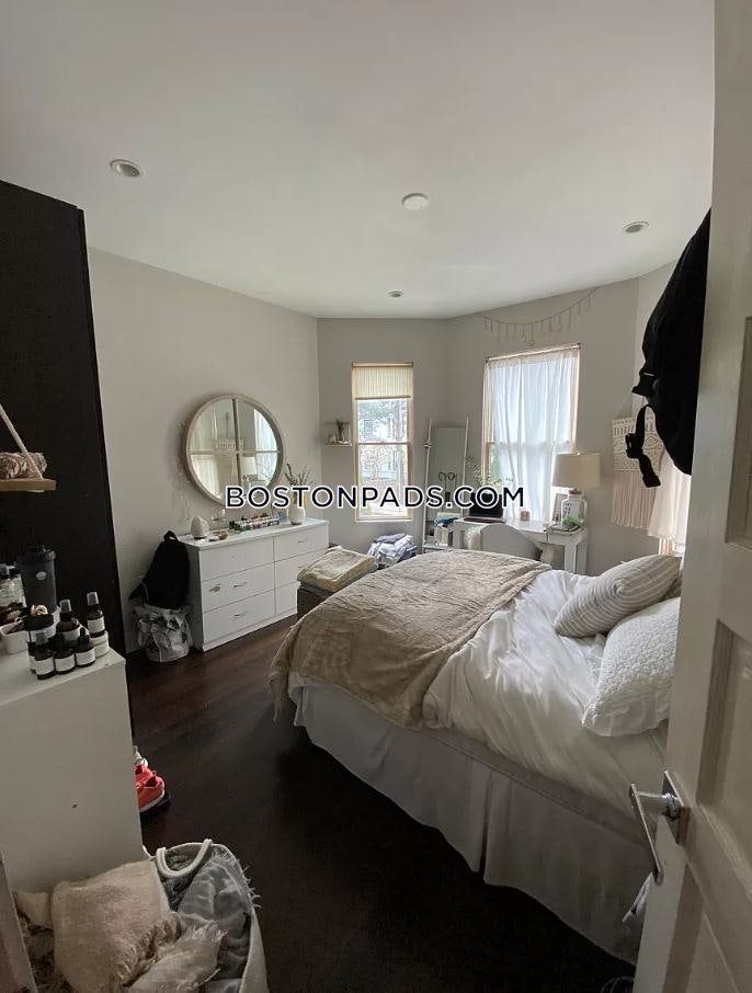 4 bed, 2 bath apartment for rent at 44 Saint Margaret Unit 3, Dorchester — photo 1 of 9