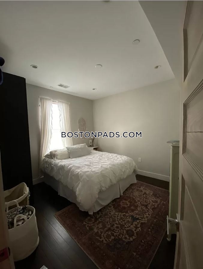 4 bed, 2 bath apartment for rent at 44 Saint Margaret Unit 3, Dorchester — photo 2 of 9