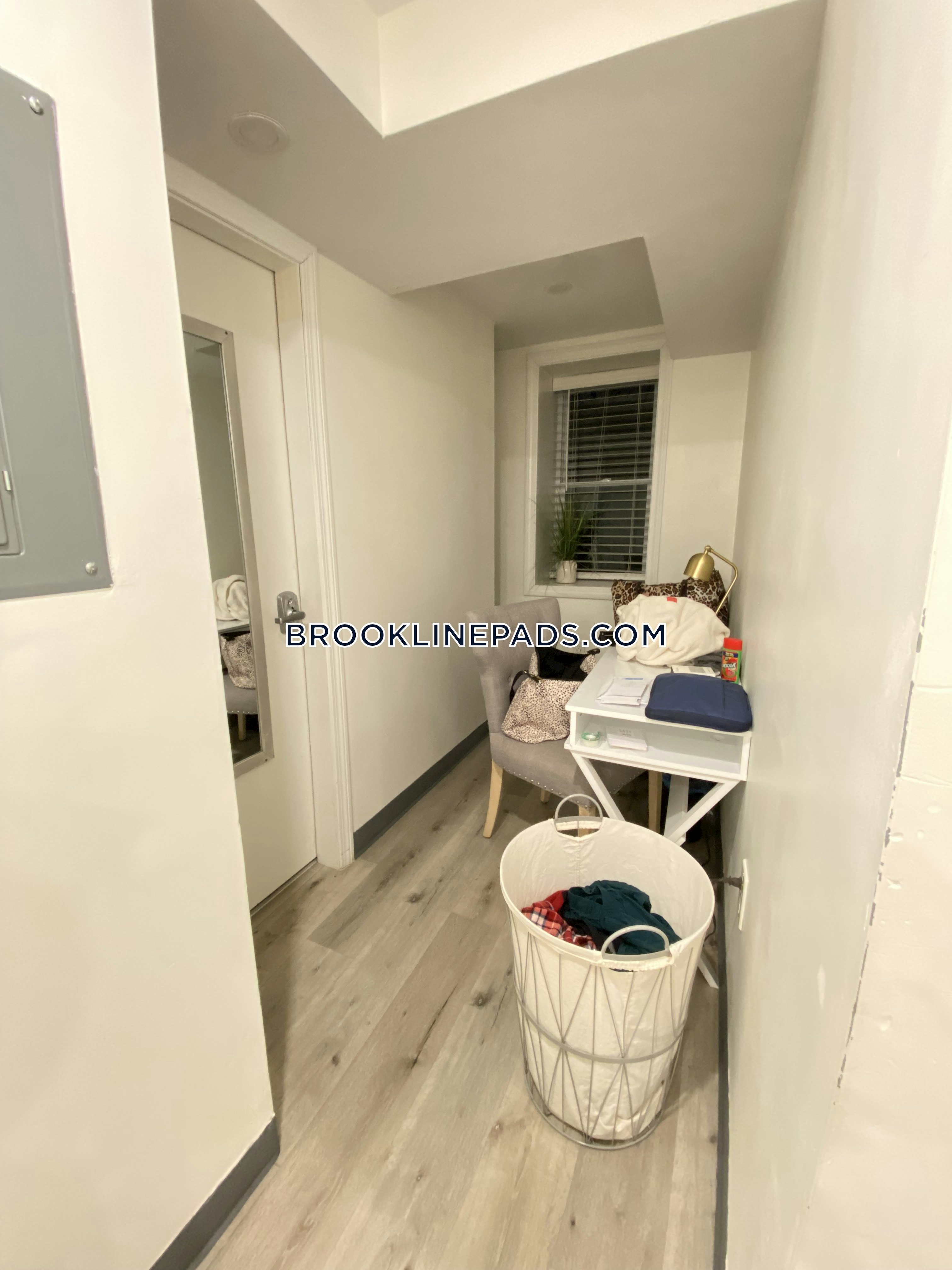 1 bed, 1 bath apartment for rent at 49 Boylston St Unit B, Boylston Street — photo 4 of 7