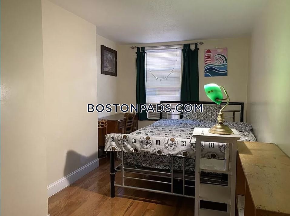 2 bed, 1 bath apartment for rent at 2 Johnny Ct Unit 2, Chinatown — photo 4 of 6