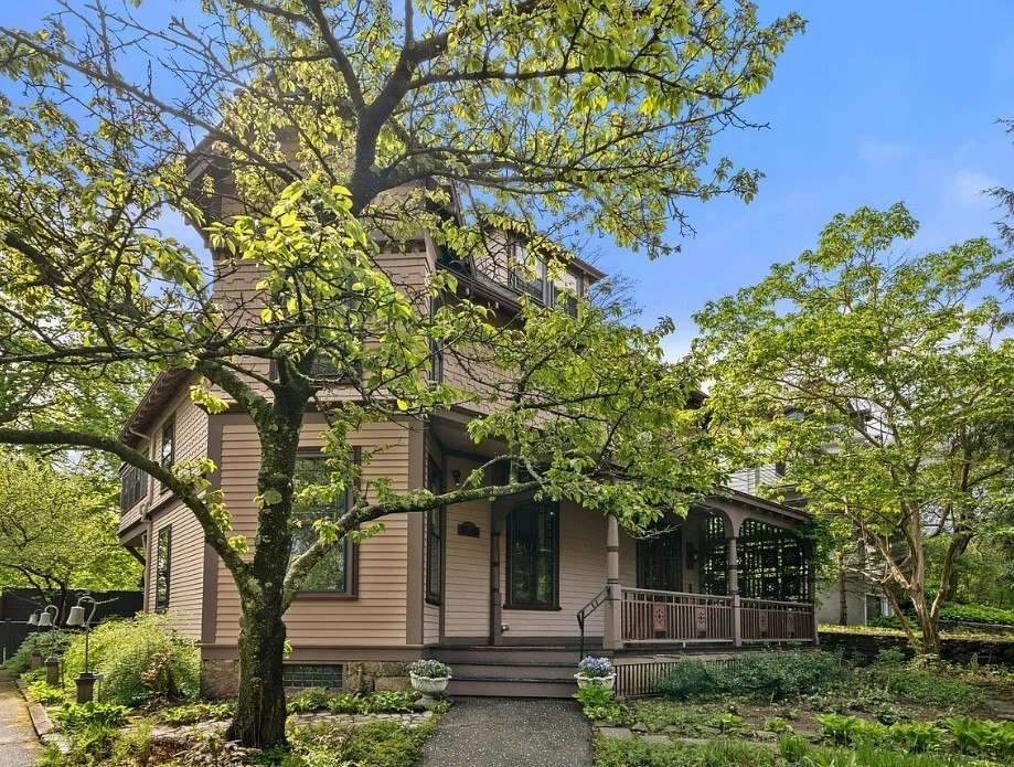 44 High St, Brookline Village