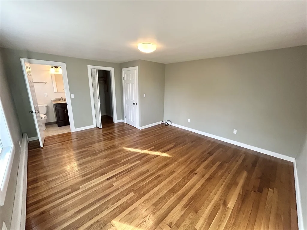 75 Marlboro Rd, Southborough