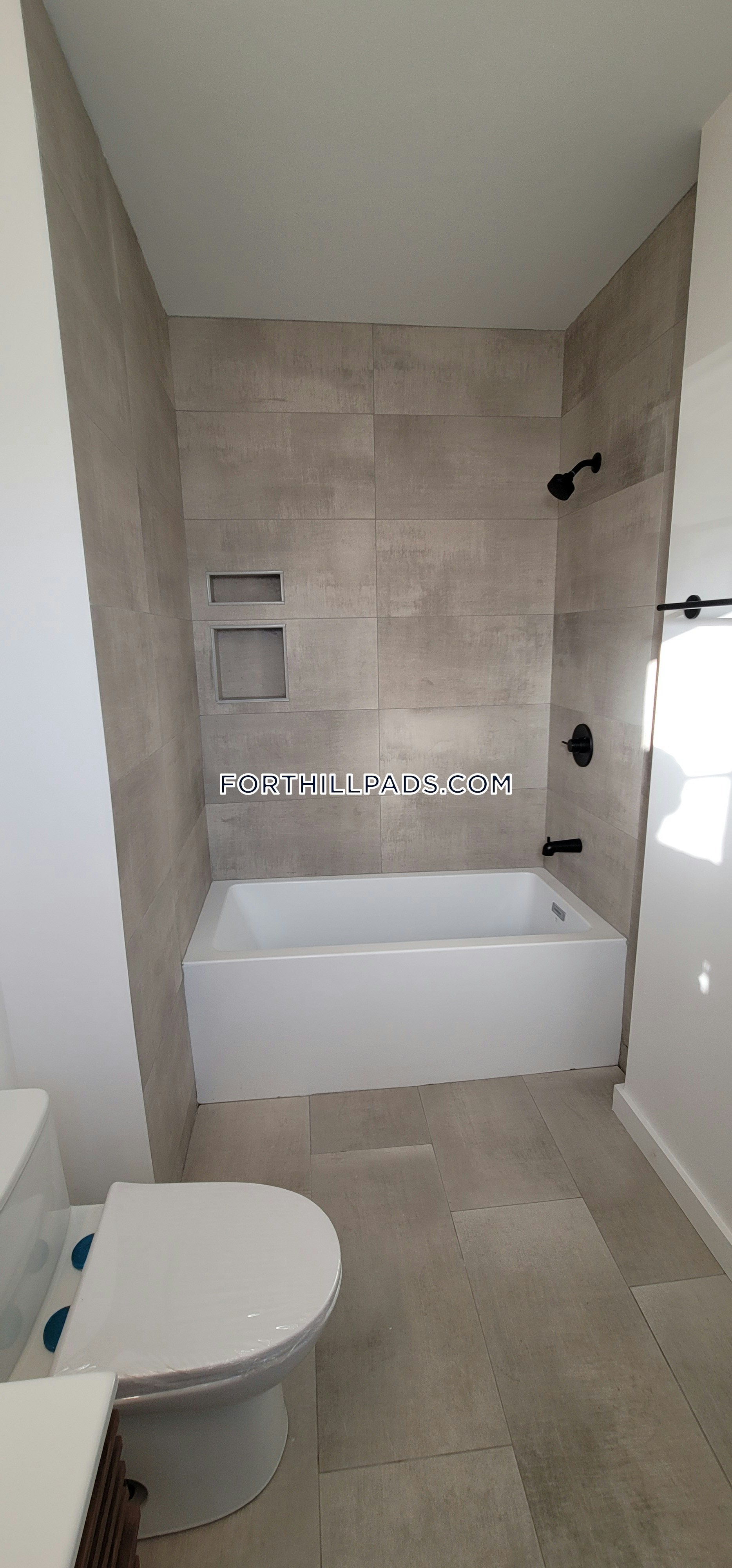 3 bed, 3 bath apartment for rent at 22 Cedar St Unit 2, Roxbury — photo 24 of 40