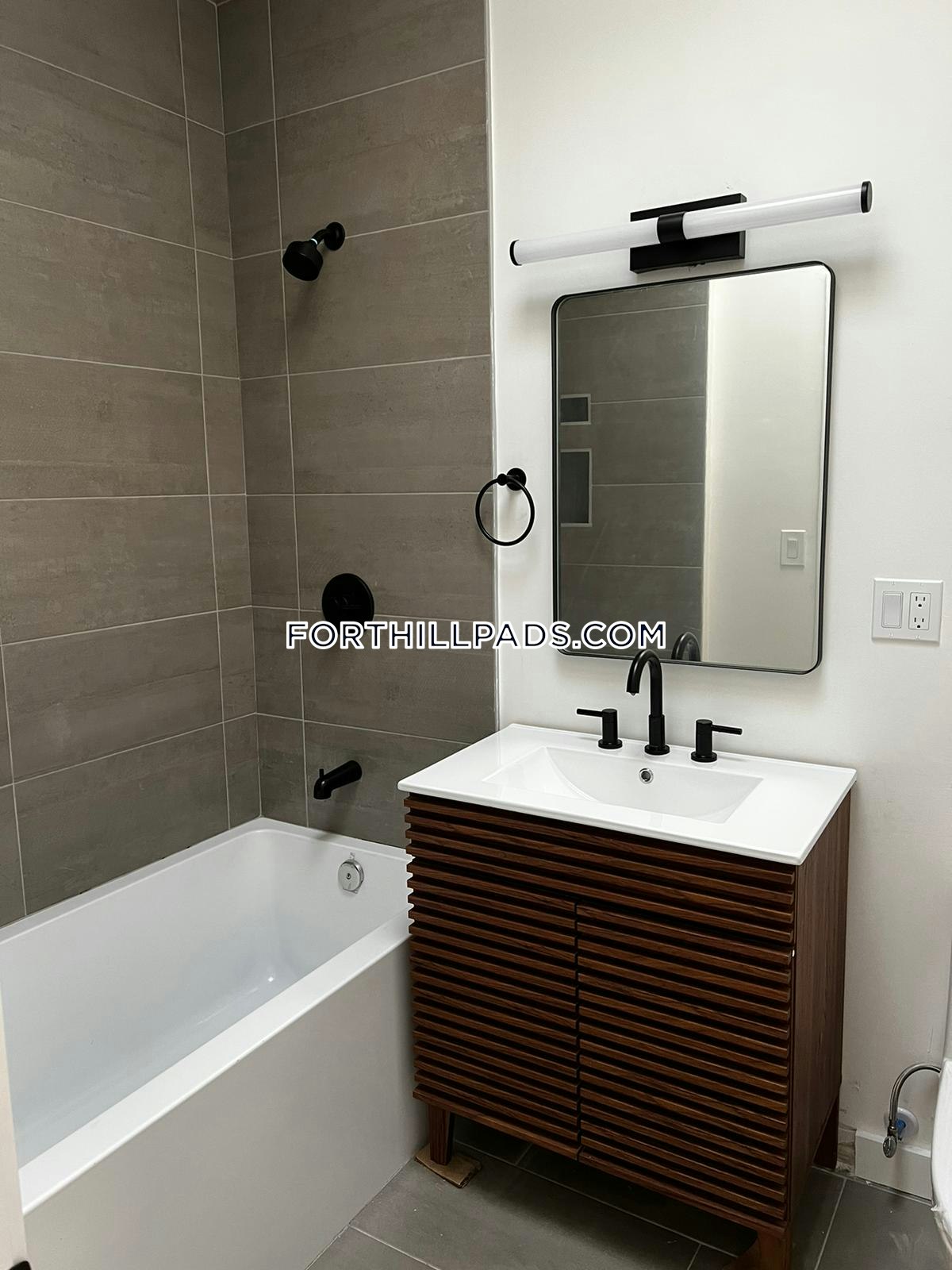 3 bed, 3 bath apartment for rent at 22 Cedar St Unit 2, Roxbury — photo 32 of 40