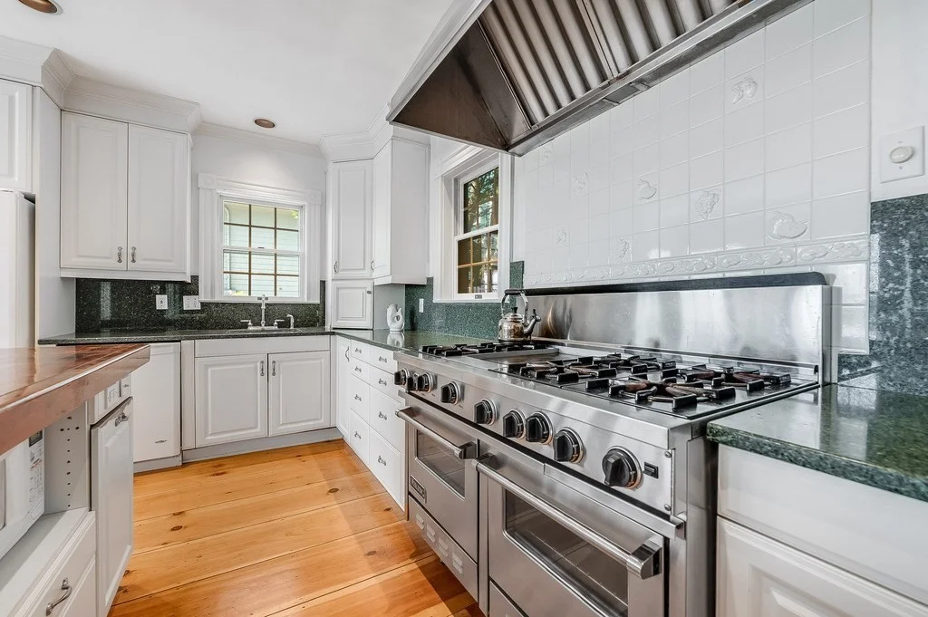 4 Spray Ave, Marblehead