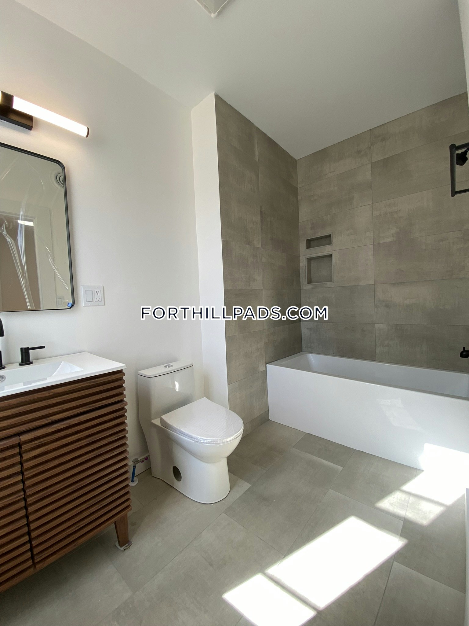 3 bed, 3 bath apartment for rent at 22 Cedar St Unit 2, Roxbury — photo 36 of 40