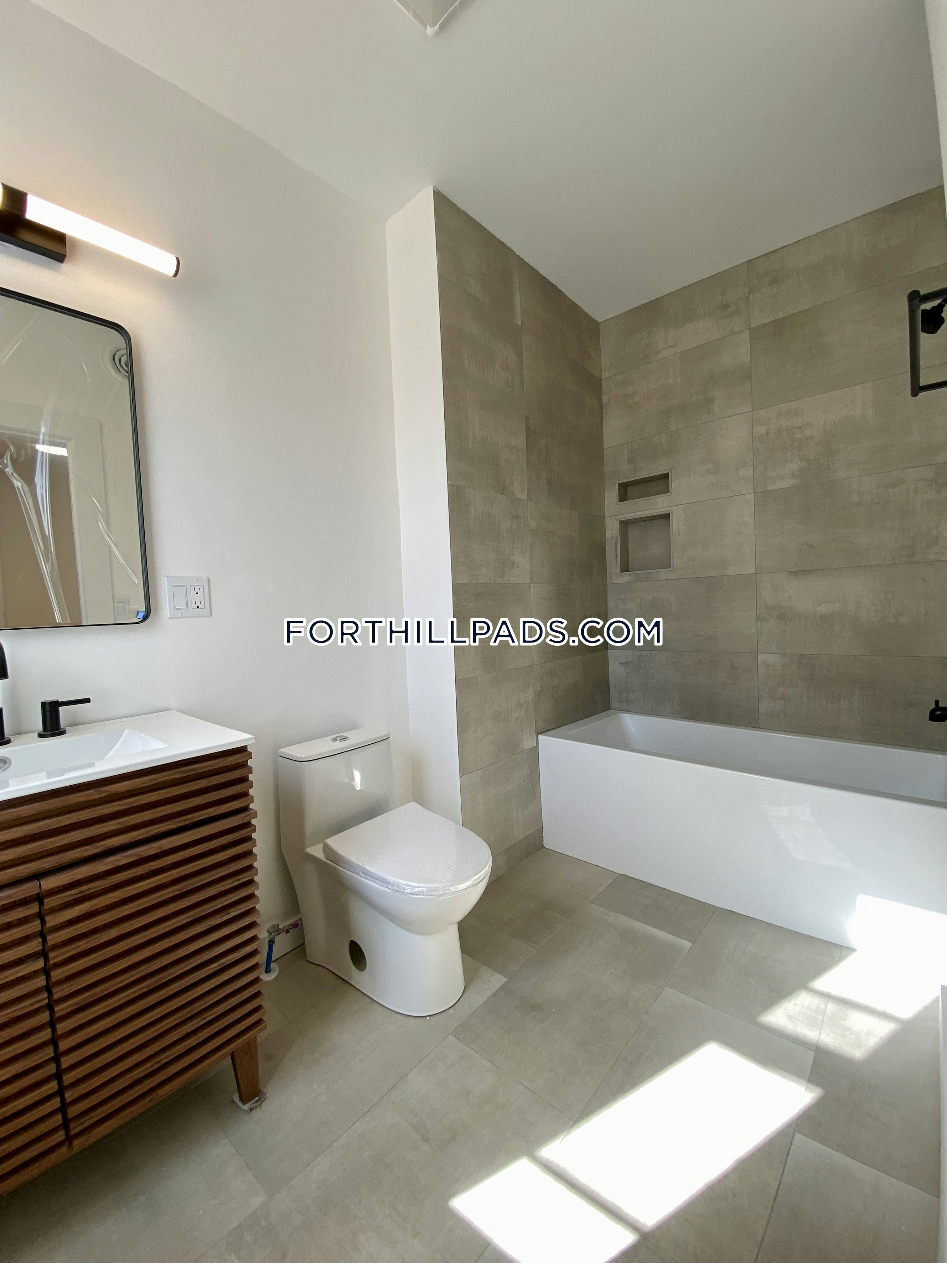 3 bed, 3 bath apartment for rent at 22 Cedar St Unit 2, Roxbury — photo 13 of 40