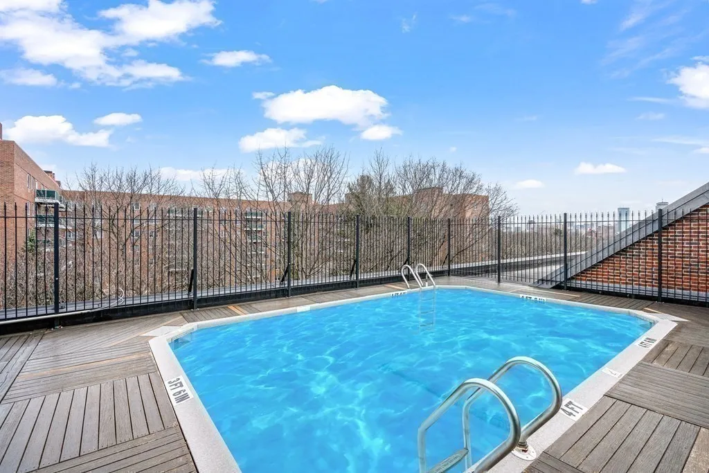 135 Pleasant St, Coolidge Corner