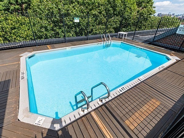 135 Pleasant St, North Brookline