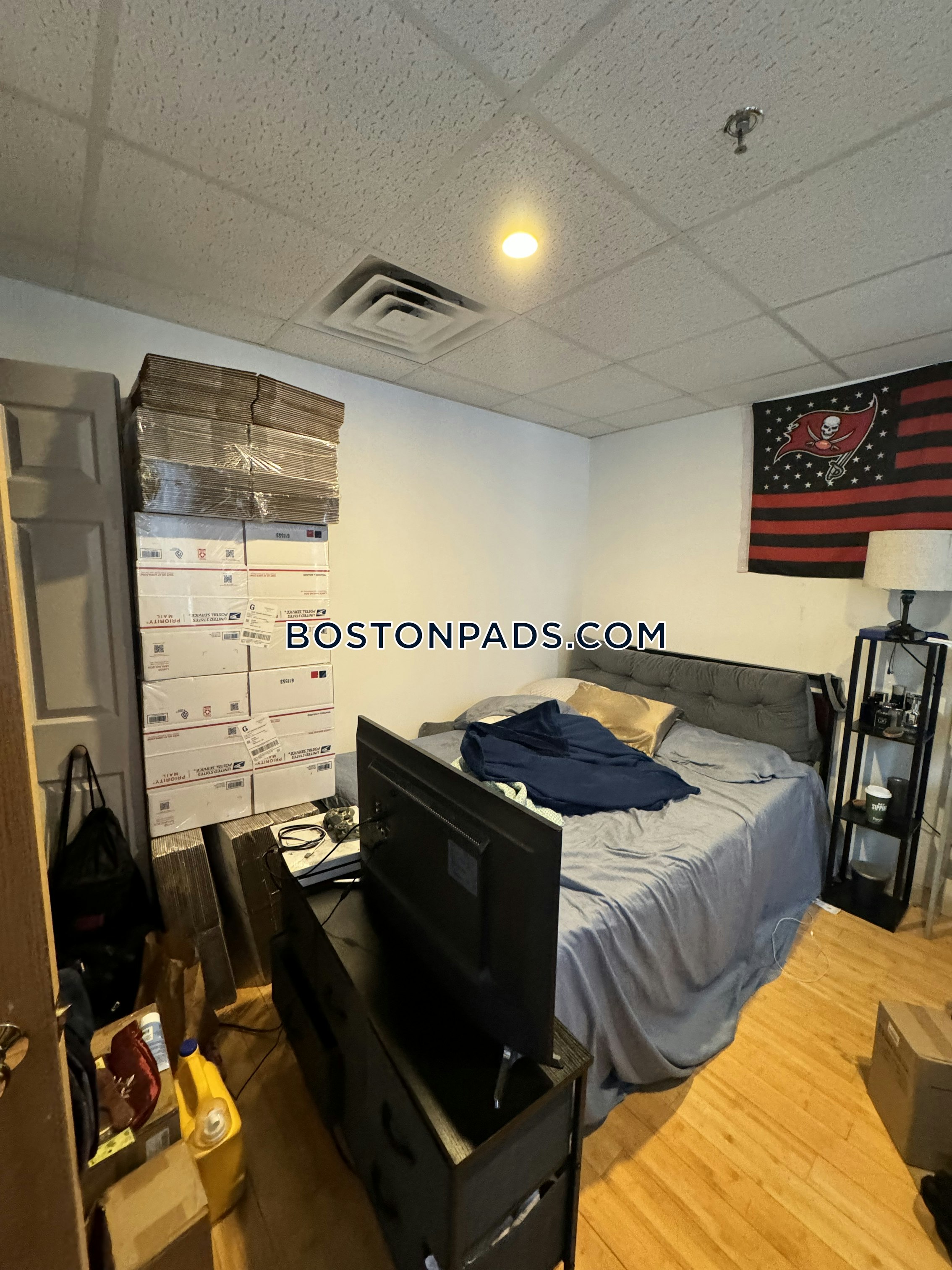 2 bed, 1 bath apartment for rent at 72 Kneeland St Unit 501, Chinatown — photo 8 of 11