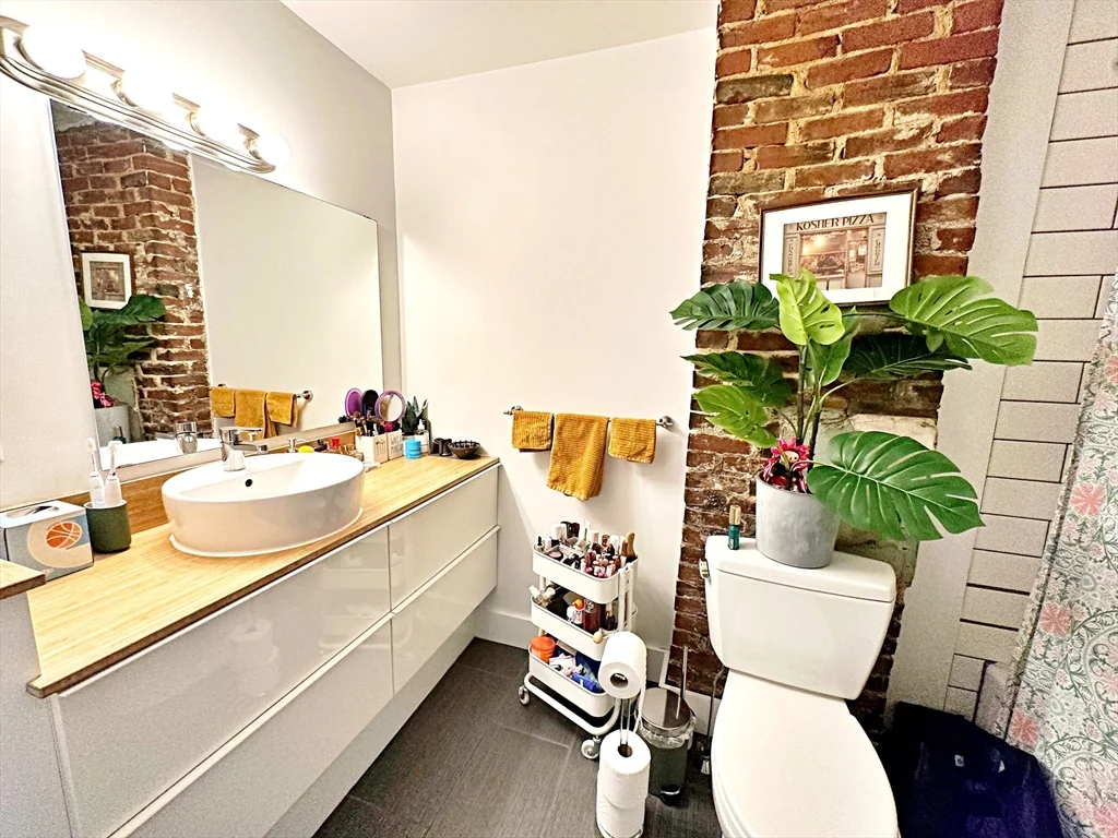 264 Sumner St, East Boston