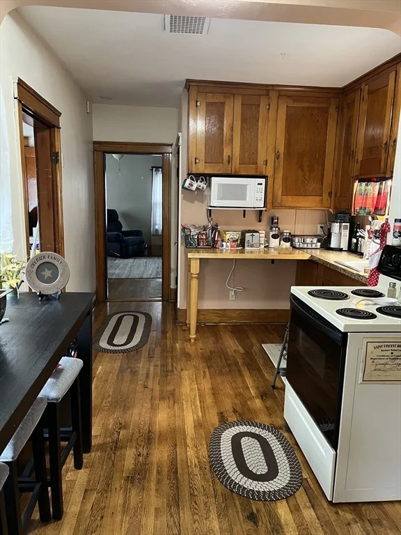 144 Linwood St, Uxbridge