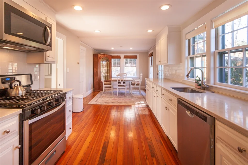 94 Atlantic Ave, Cohasset