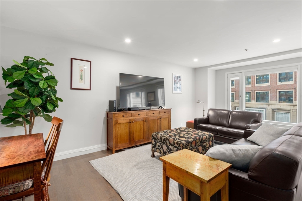 20 Rowes Wharf, Waterfront