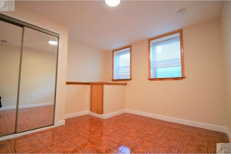 73 Thatcher St, North Brookline