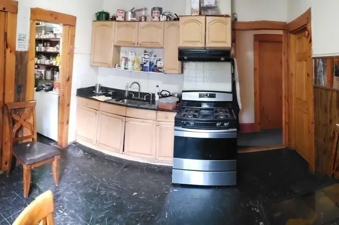 139 Lowell St, South Side