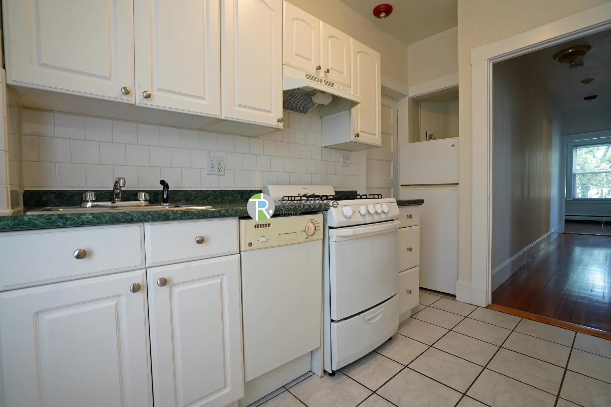 1 Ashford Ct, Allston