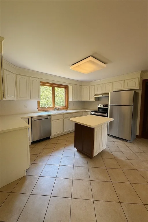 14 White Rd, Braintree