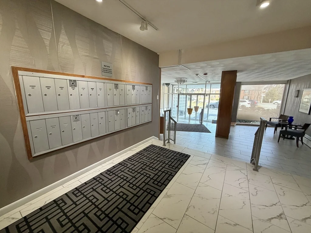 2 Hamond Pond Pkwa, Newton