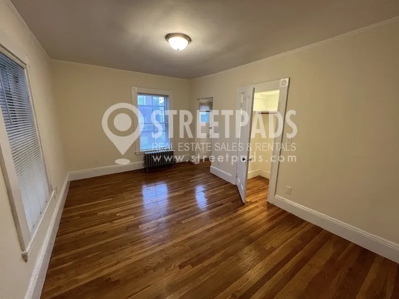 381 Harvard St, Mid-Cambridge